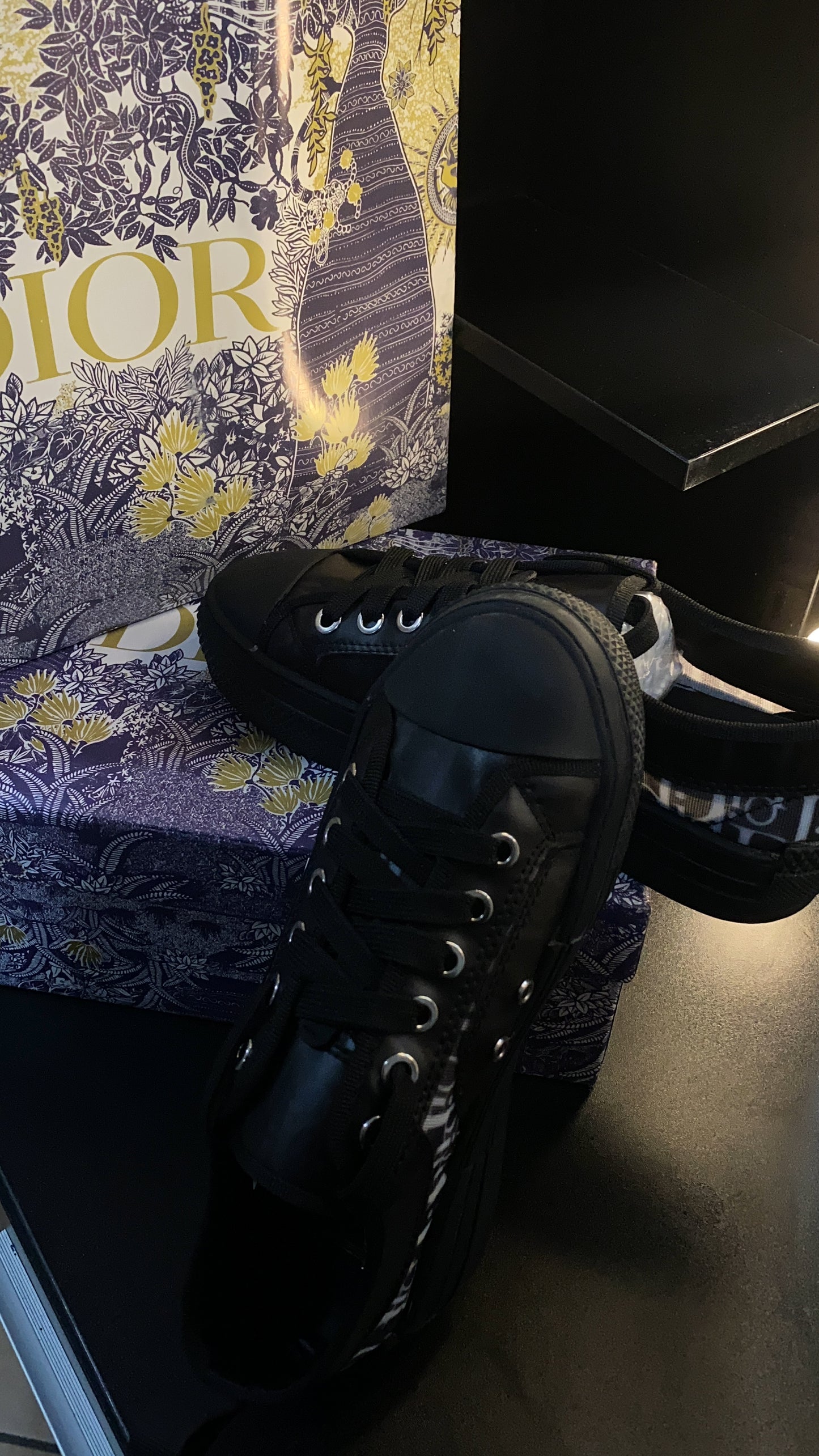 Black unisex Dr shoes