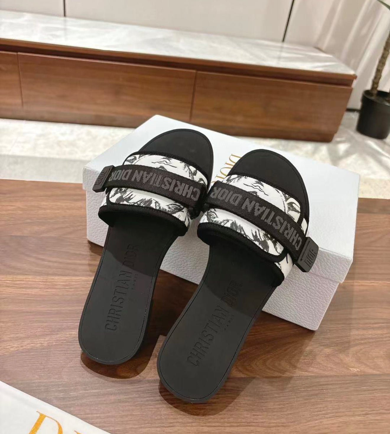 Woman’s slides with box