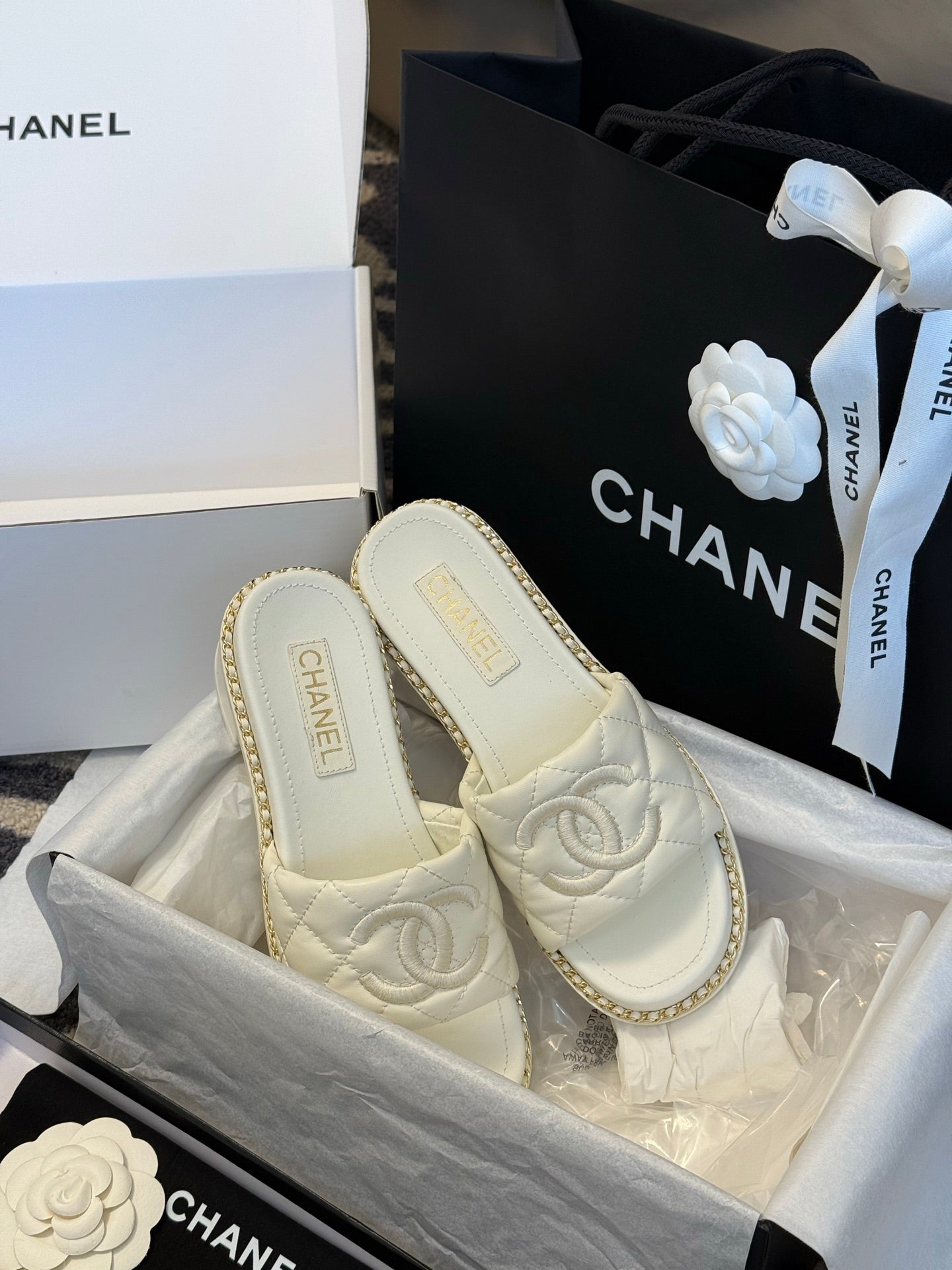 Pearl white Sandal slippers with box