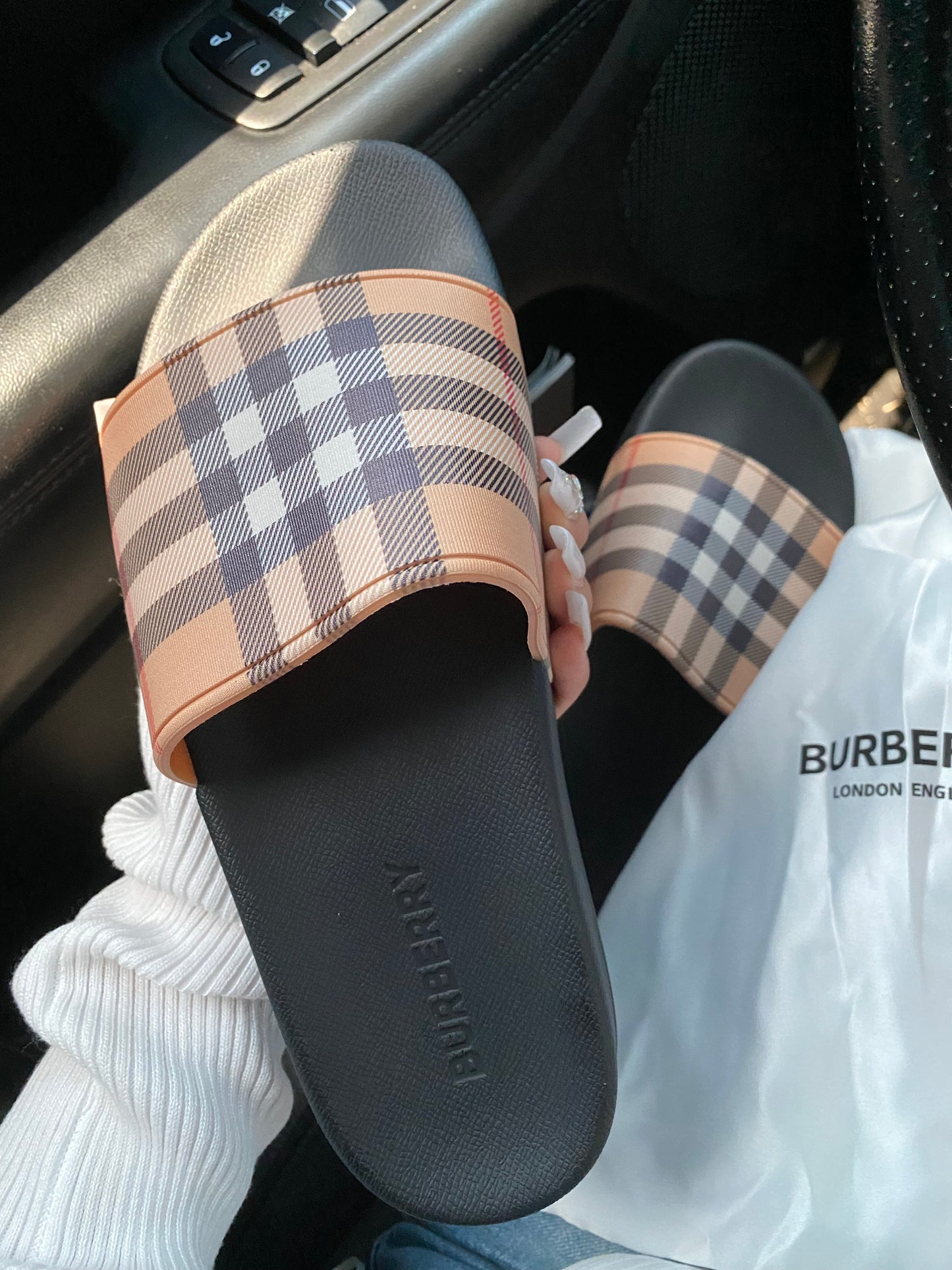 Unisex berry Slides (no box/no dust bag)