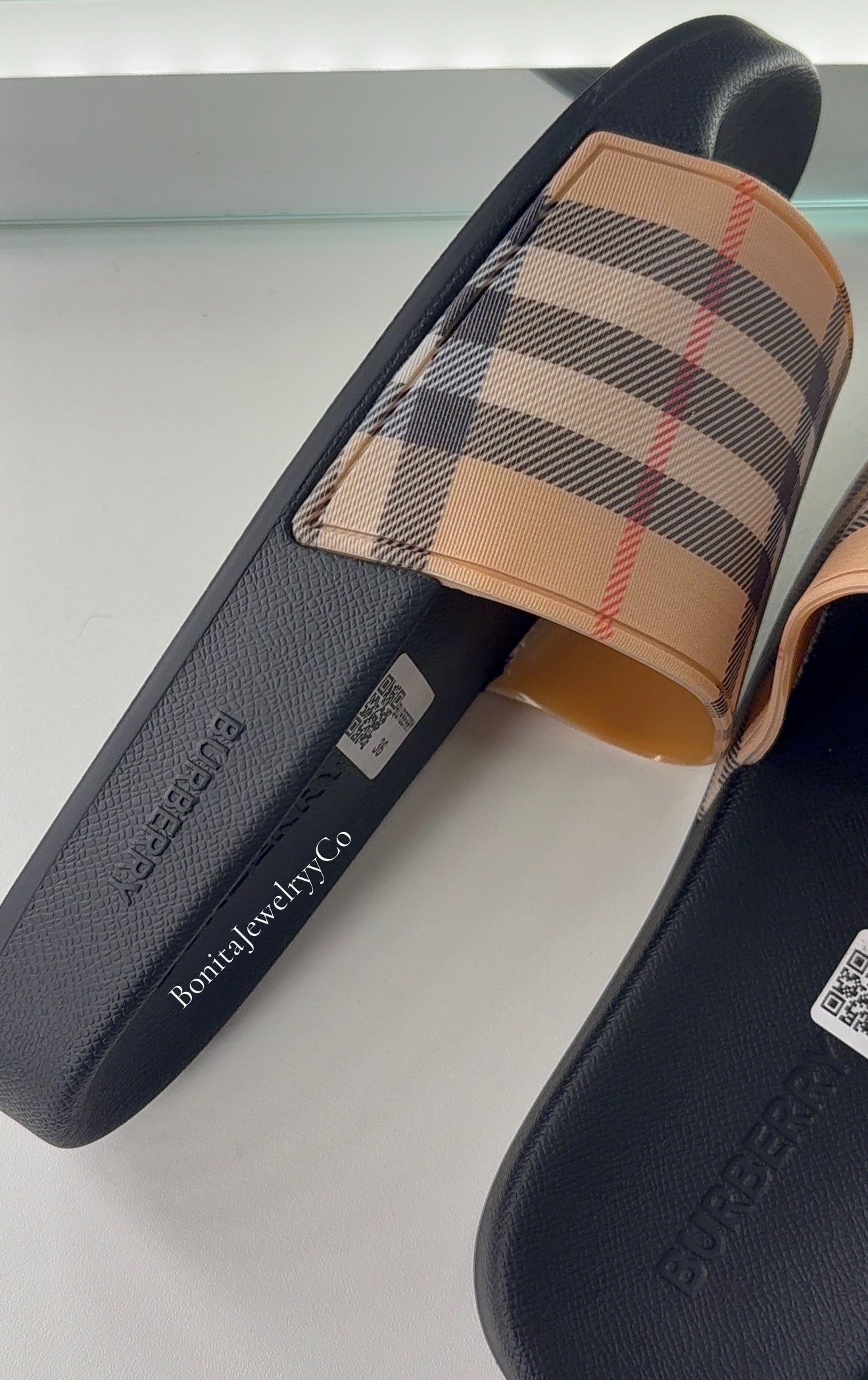 Unisex berry Slides (no box/no dust bag)