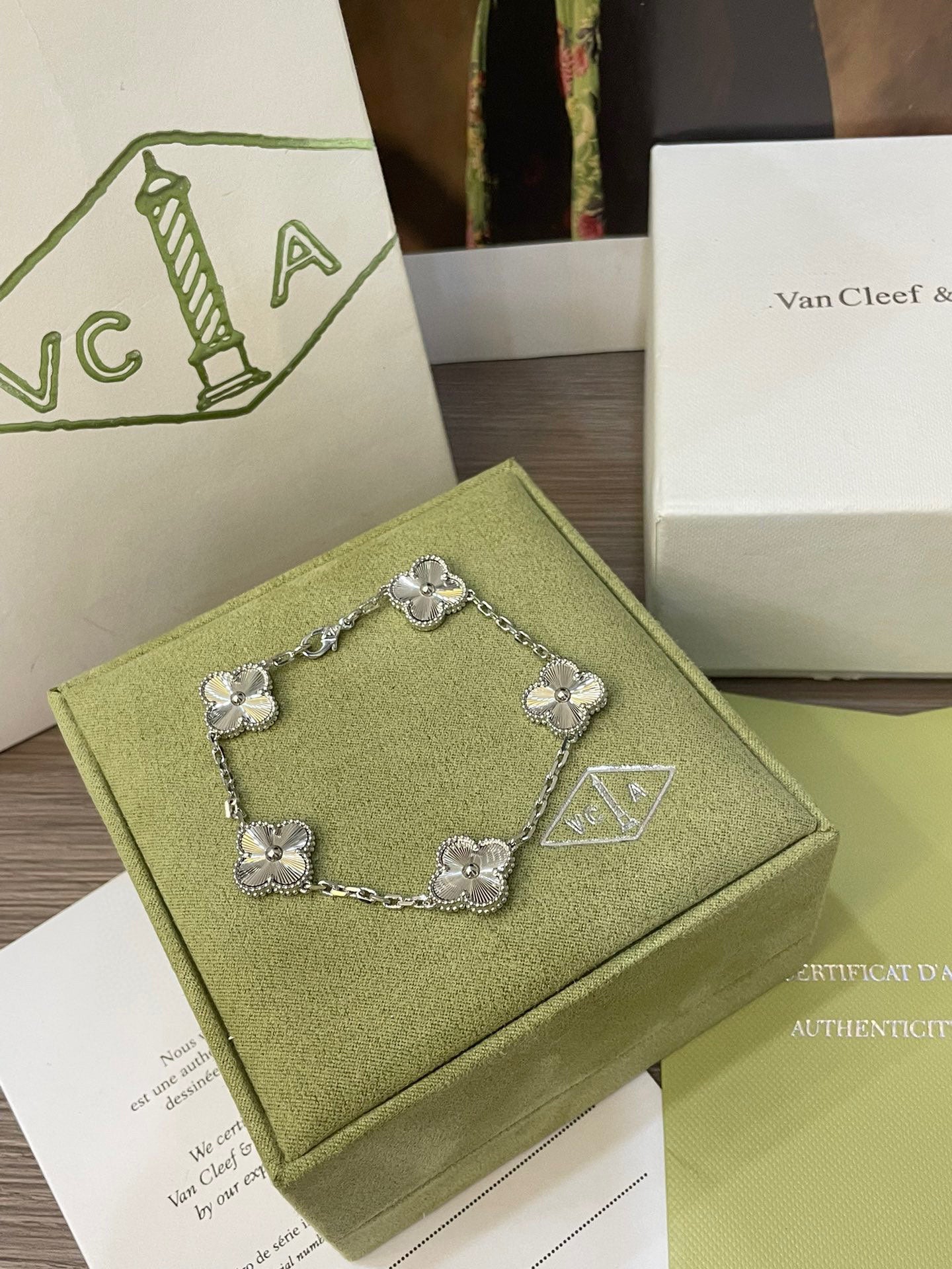 Clover bracelet set with box