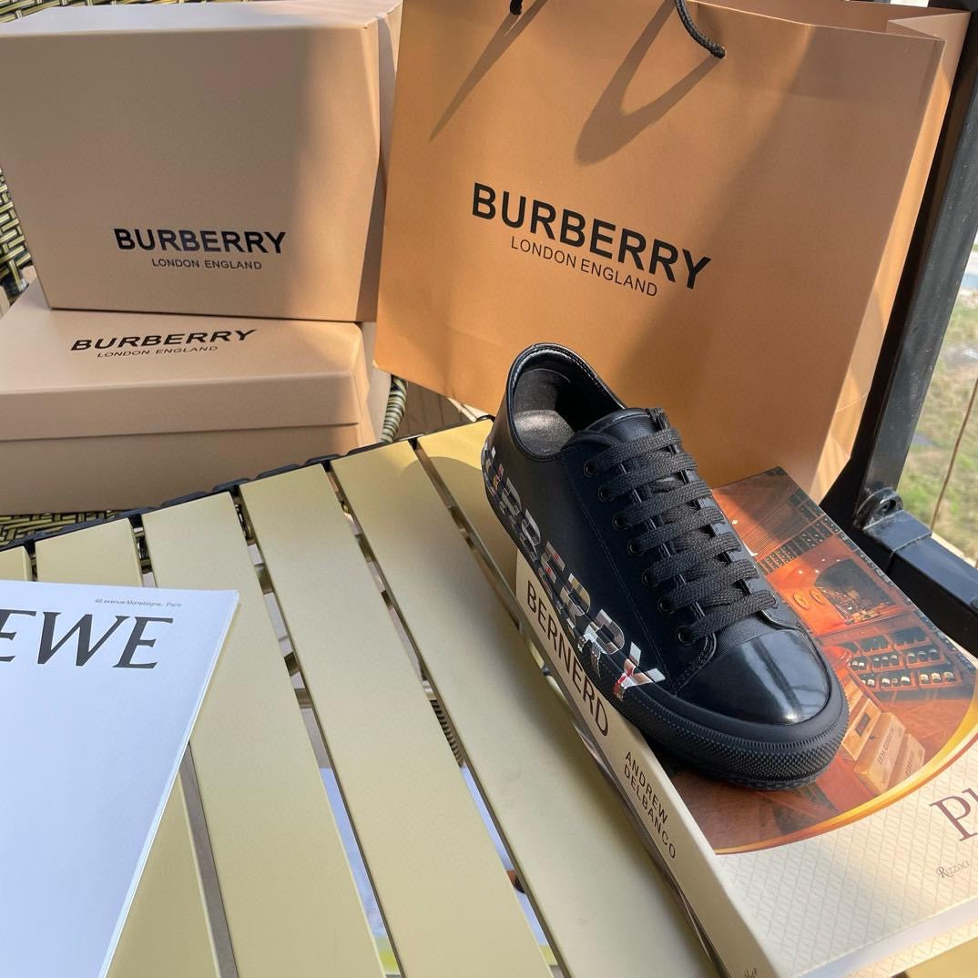 Black berry shoes with box