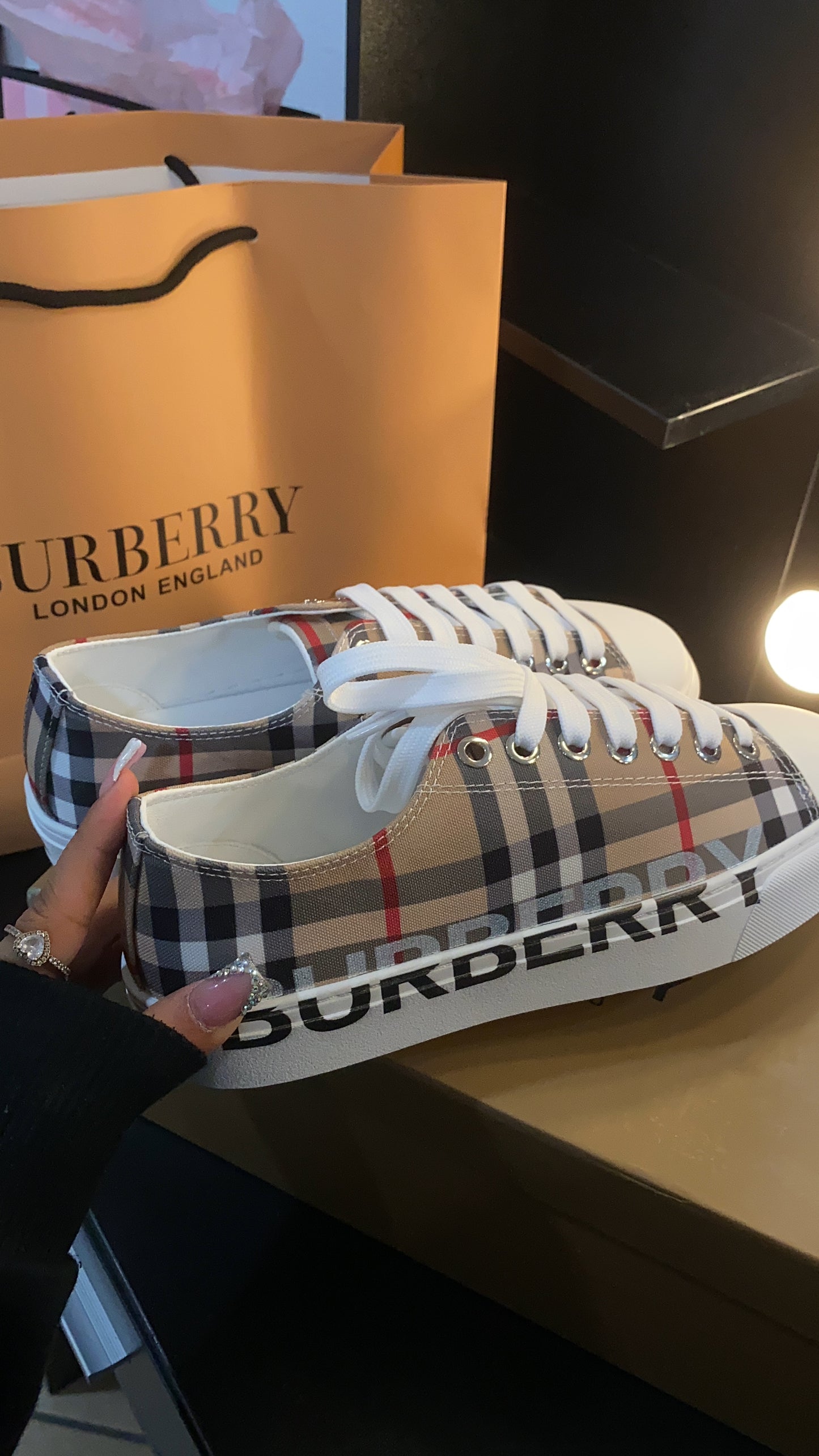 Berry shoes for woman