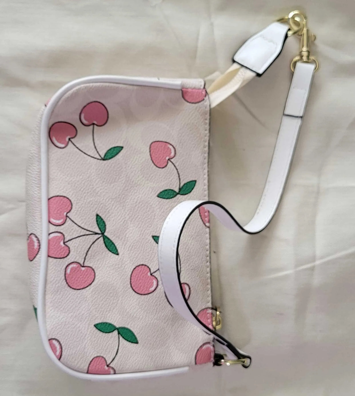 White cherry 🍒 bag ( no box )