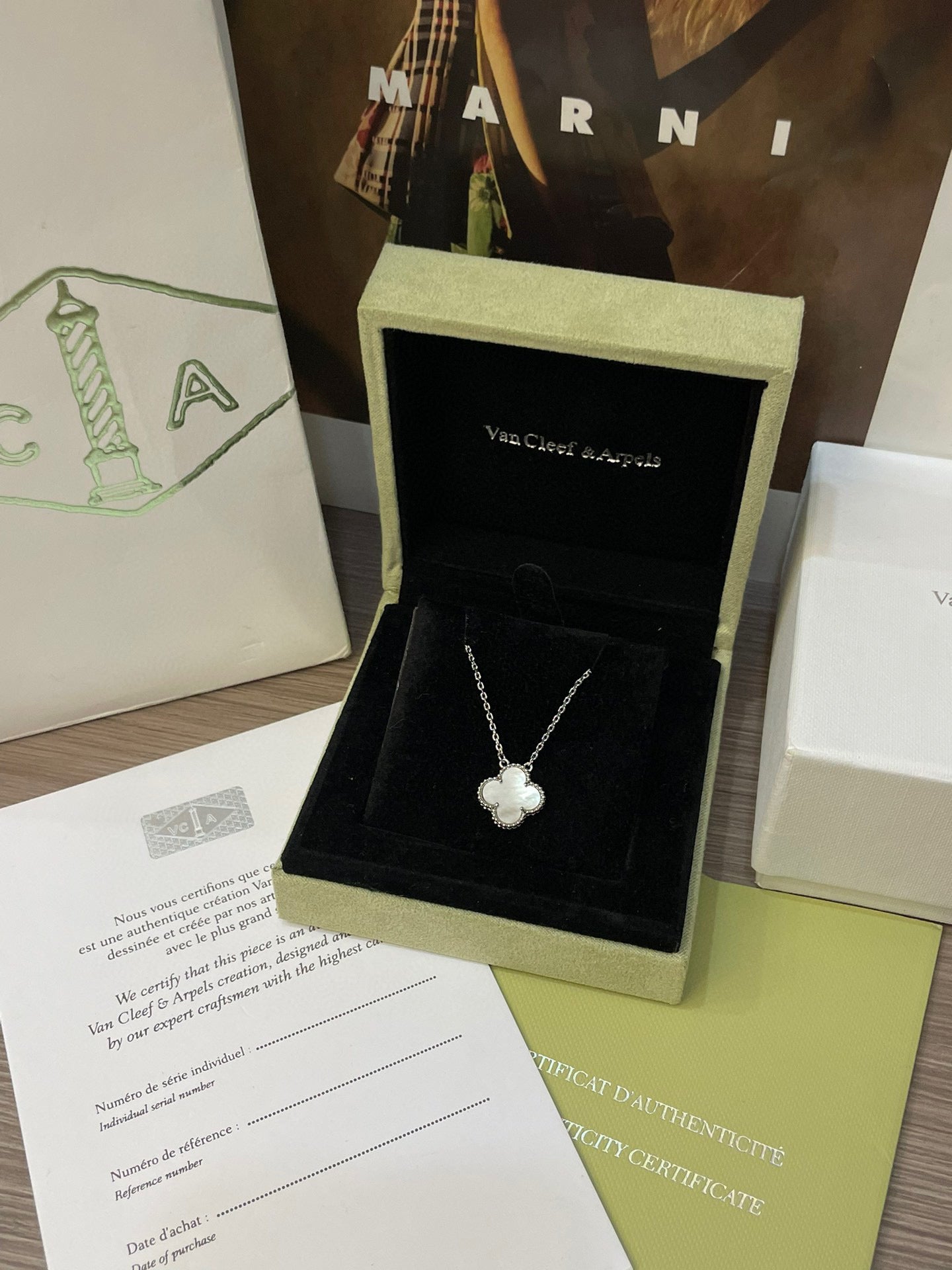 Pearl silver clover necklace with Box