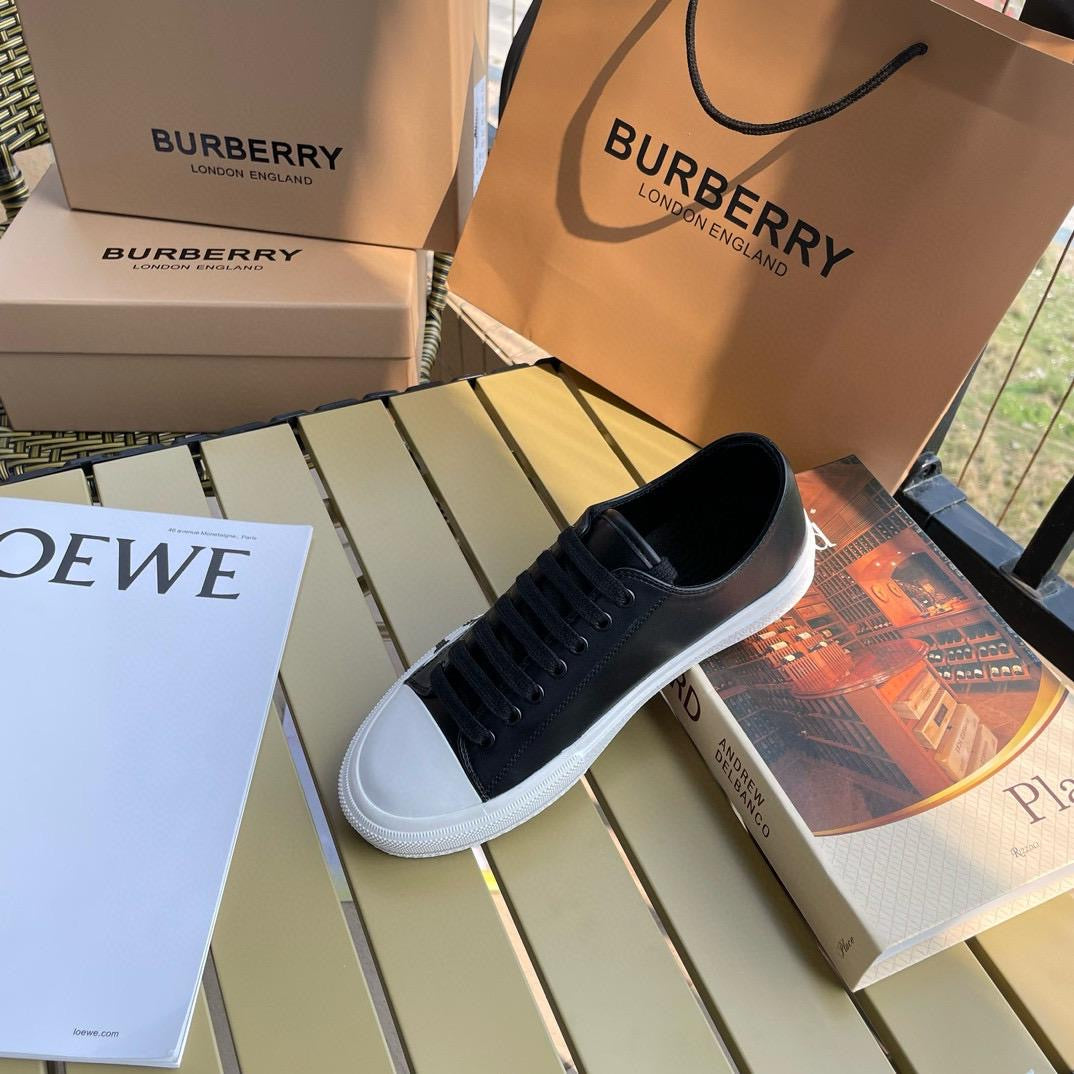 Black berry shoes with box