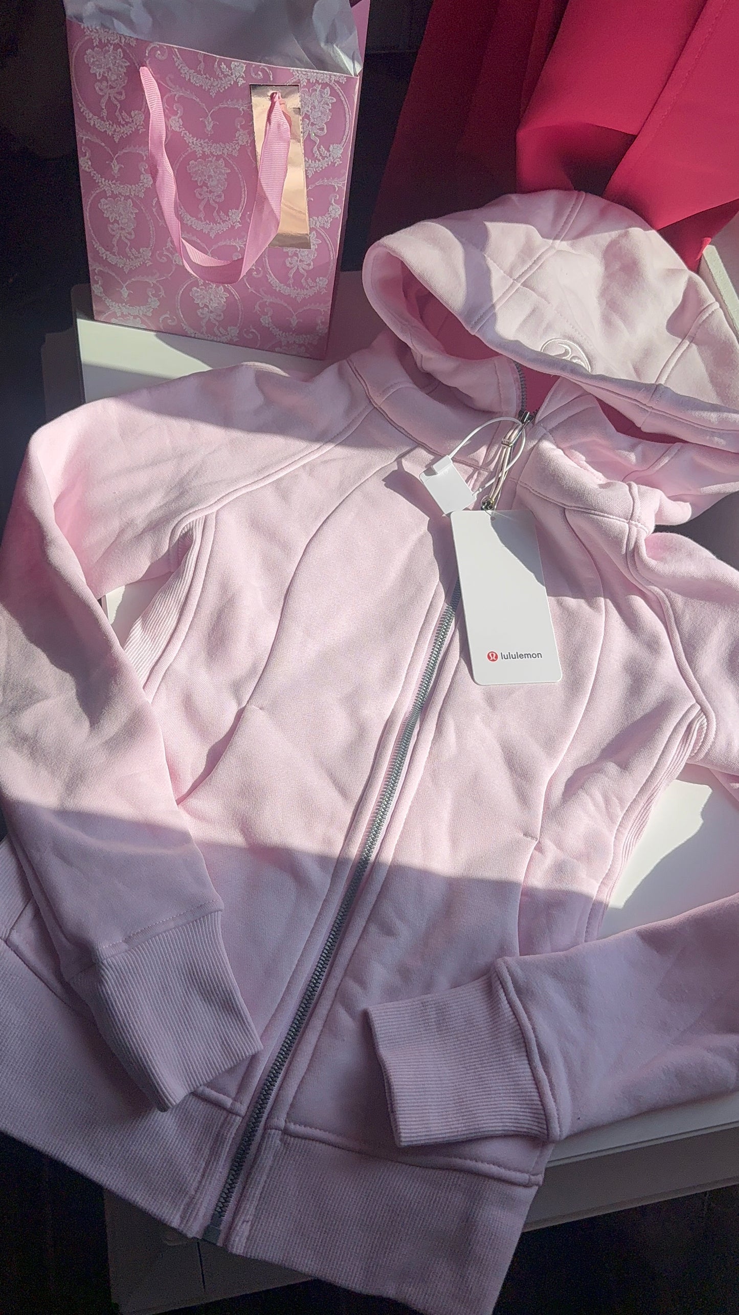 🎀Baby pink Lulu zip up hoodie