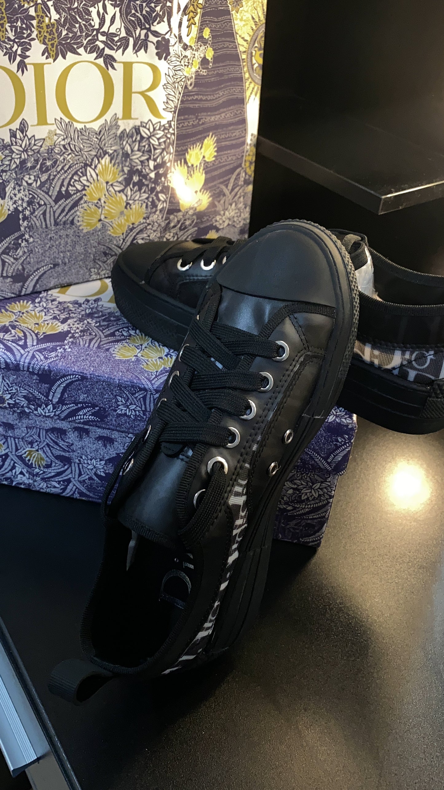 Black unisex Dr shoes