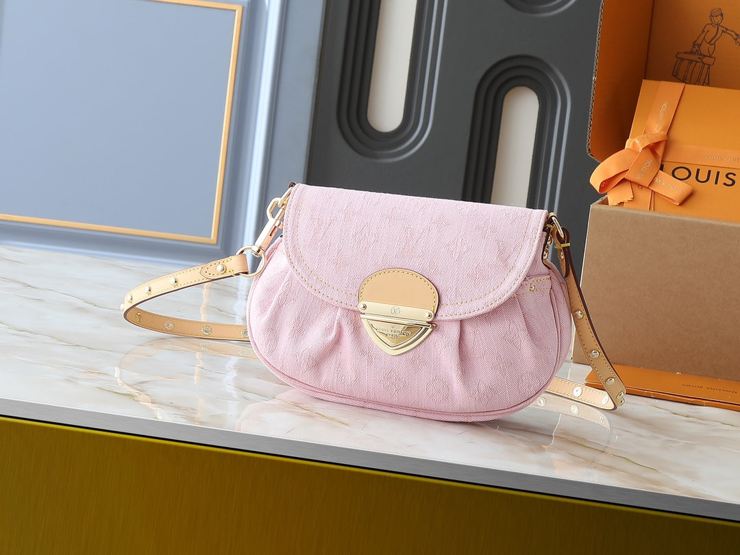 Pretty pink purse with brown straps