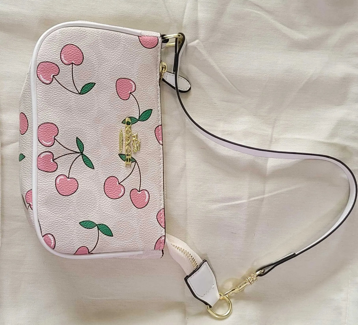 White cherry 🍒 bag ( no box )