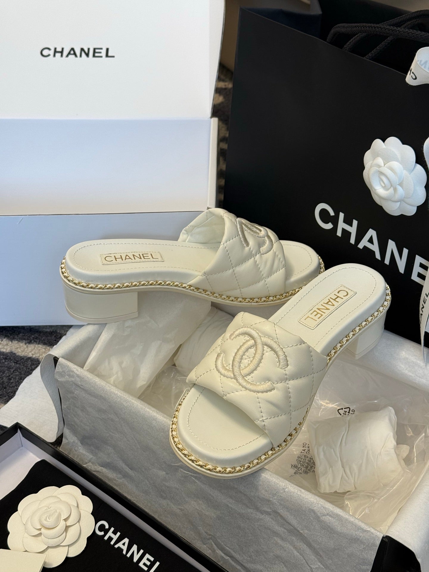 Pearl white Sandal slippers with box