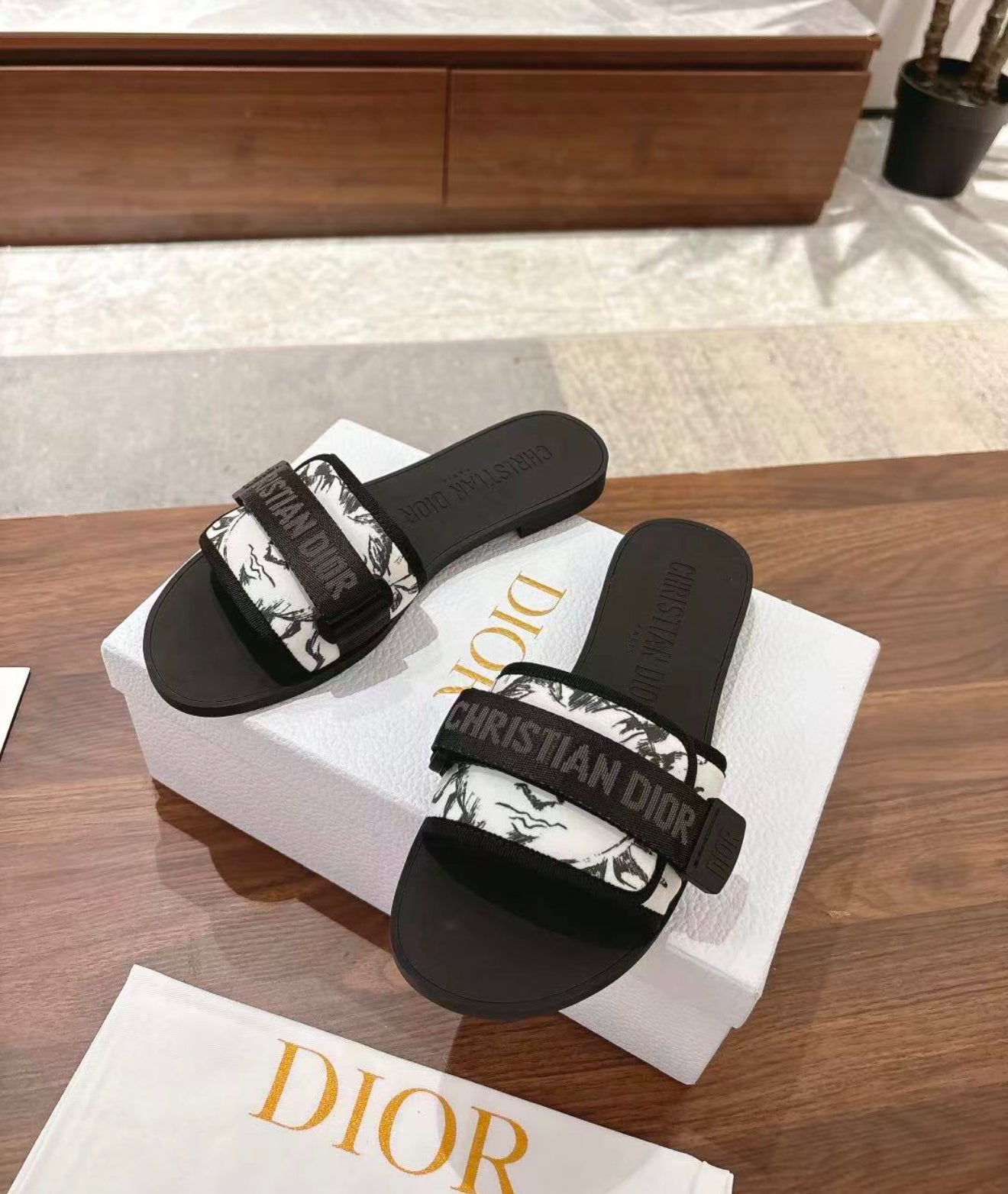 Woman’s slides with box