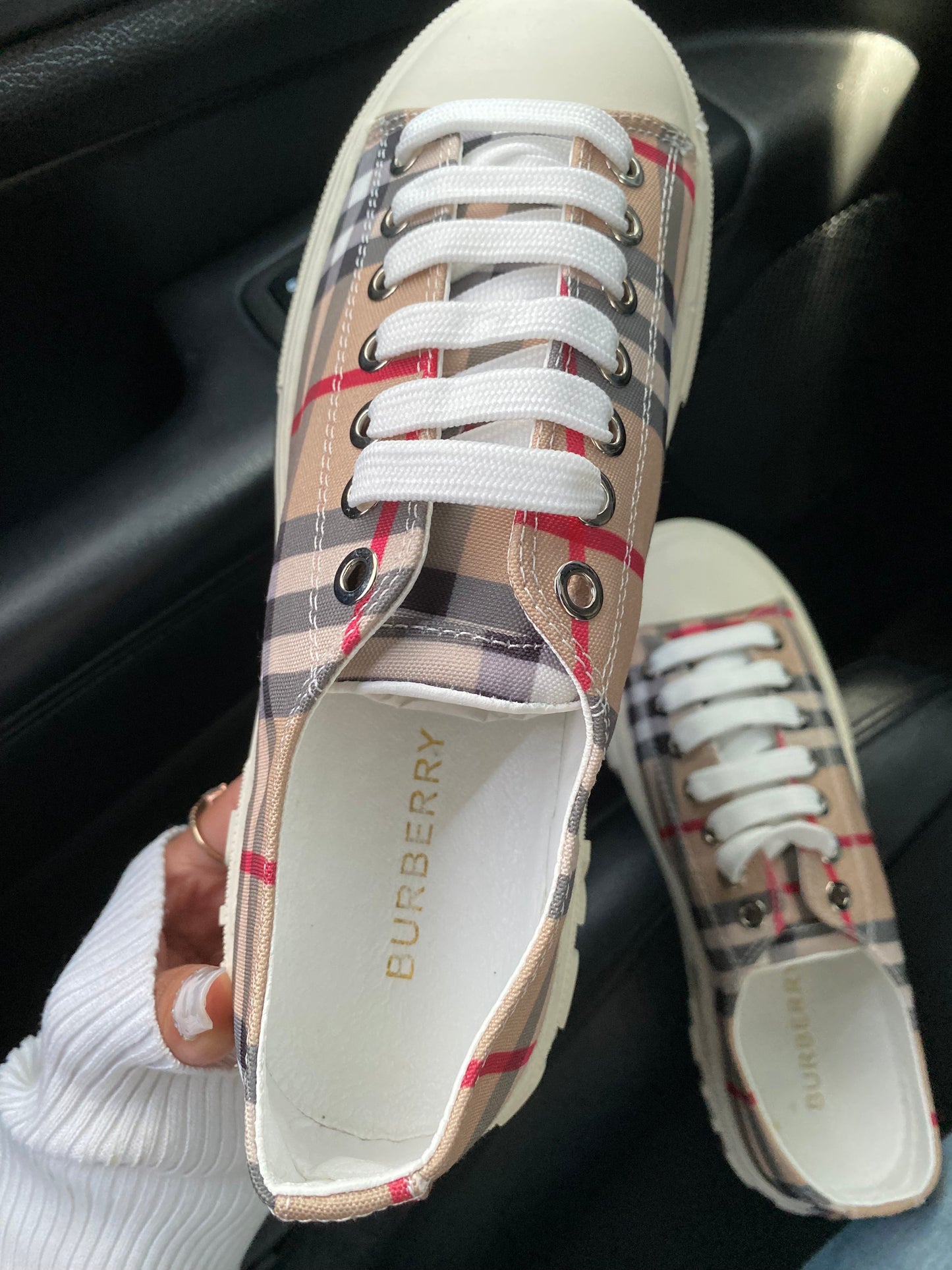 Men & woman Berry shoes ( no box )