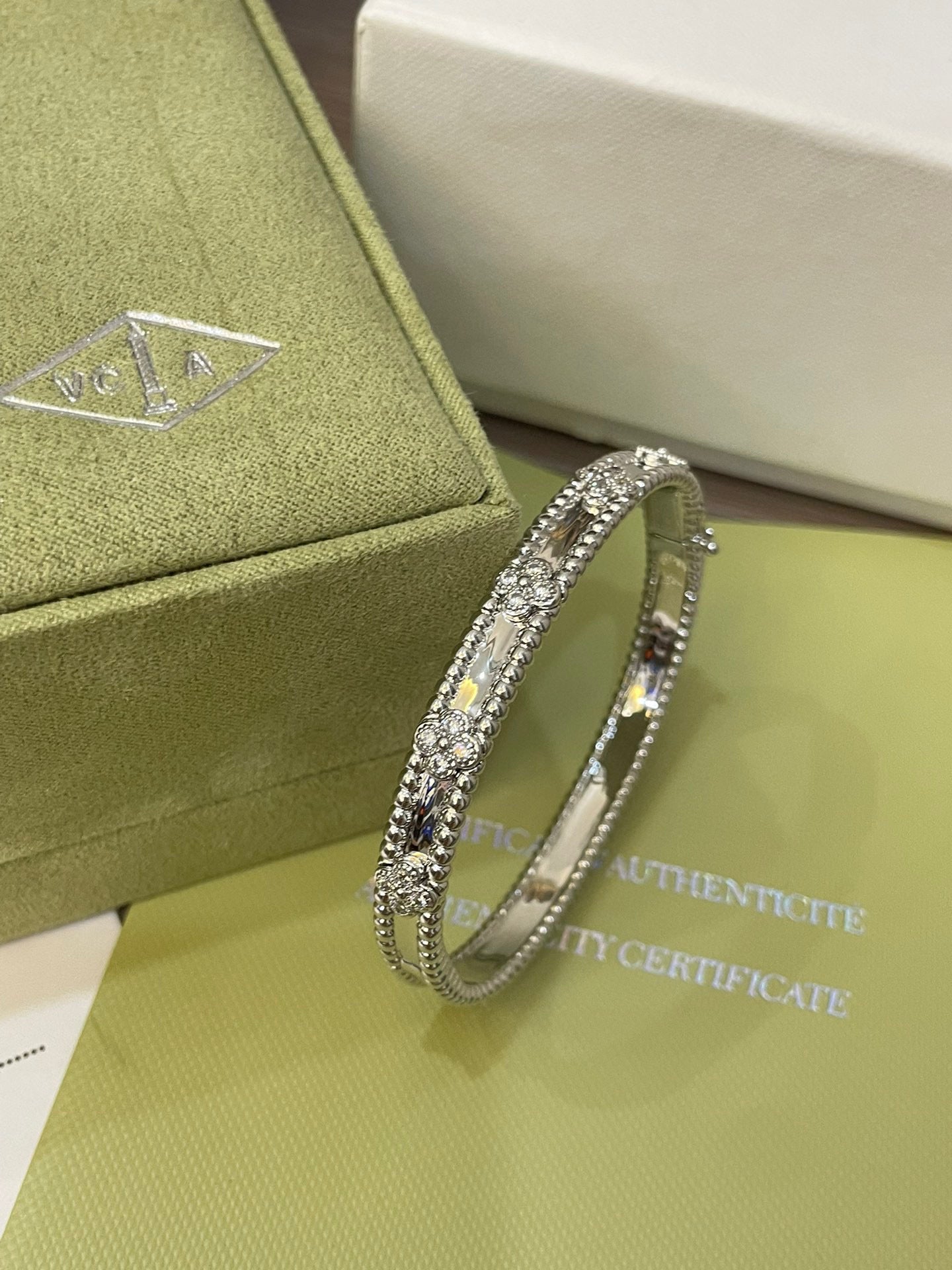 Clover bracelet set with box