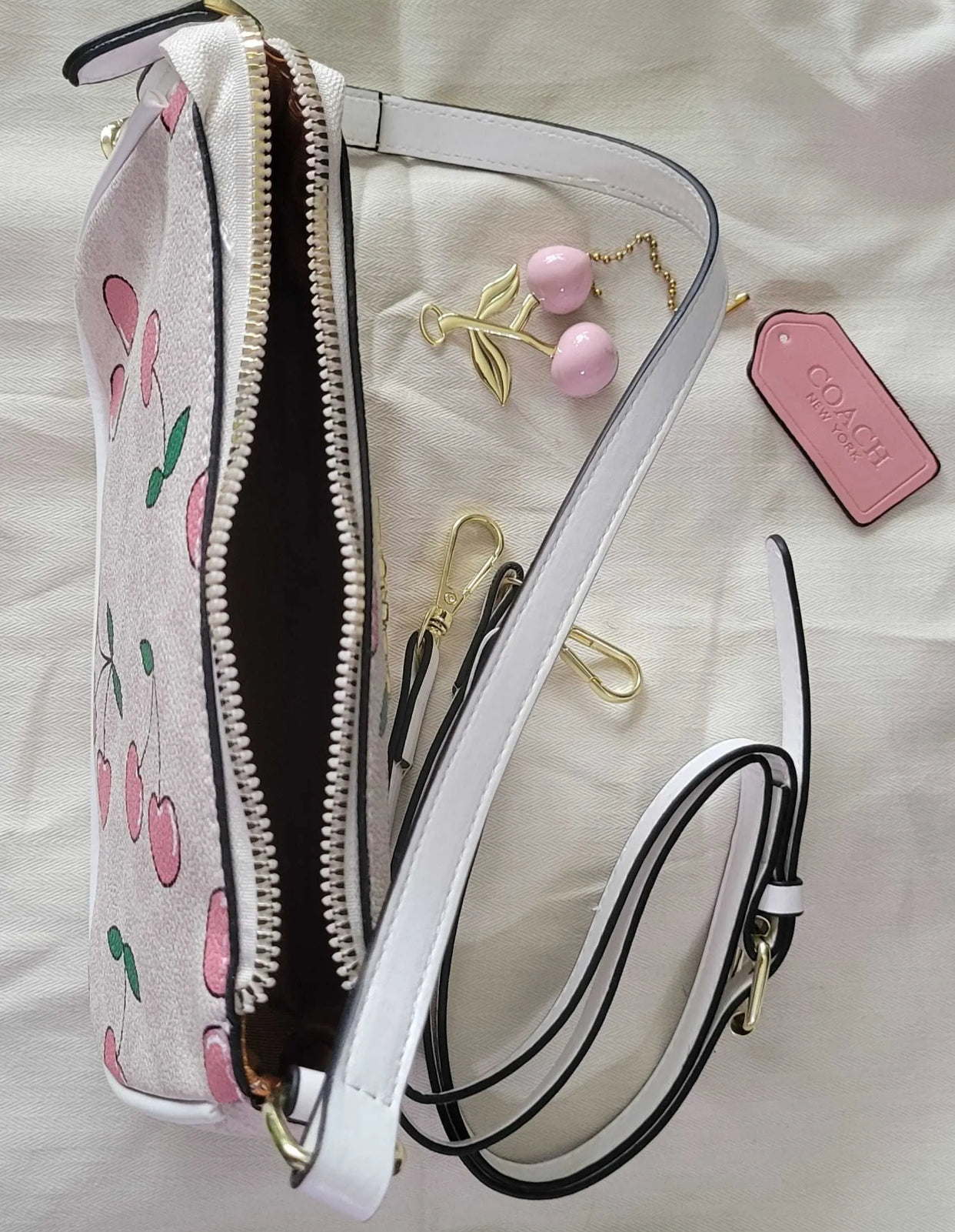 White cherry 🍒 bag ( no box )