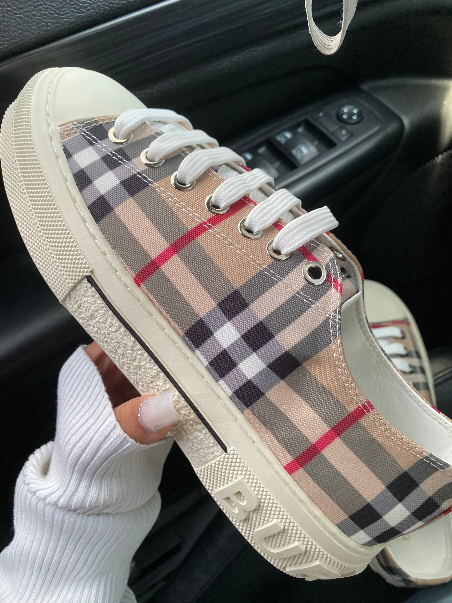 Men & woman Berry shoes ( no box )