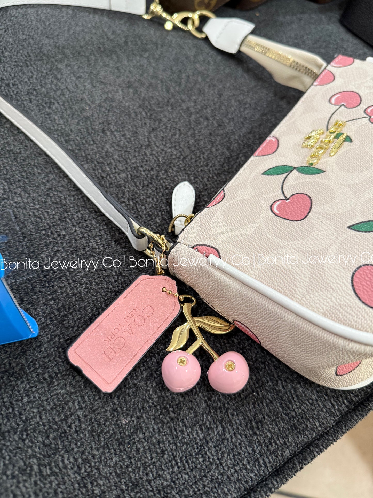 White cherry 🍒 bag ( no box )