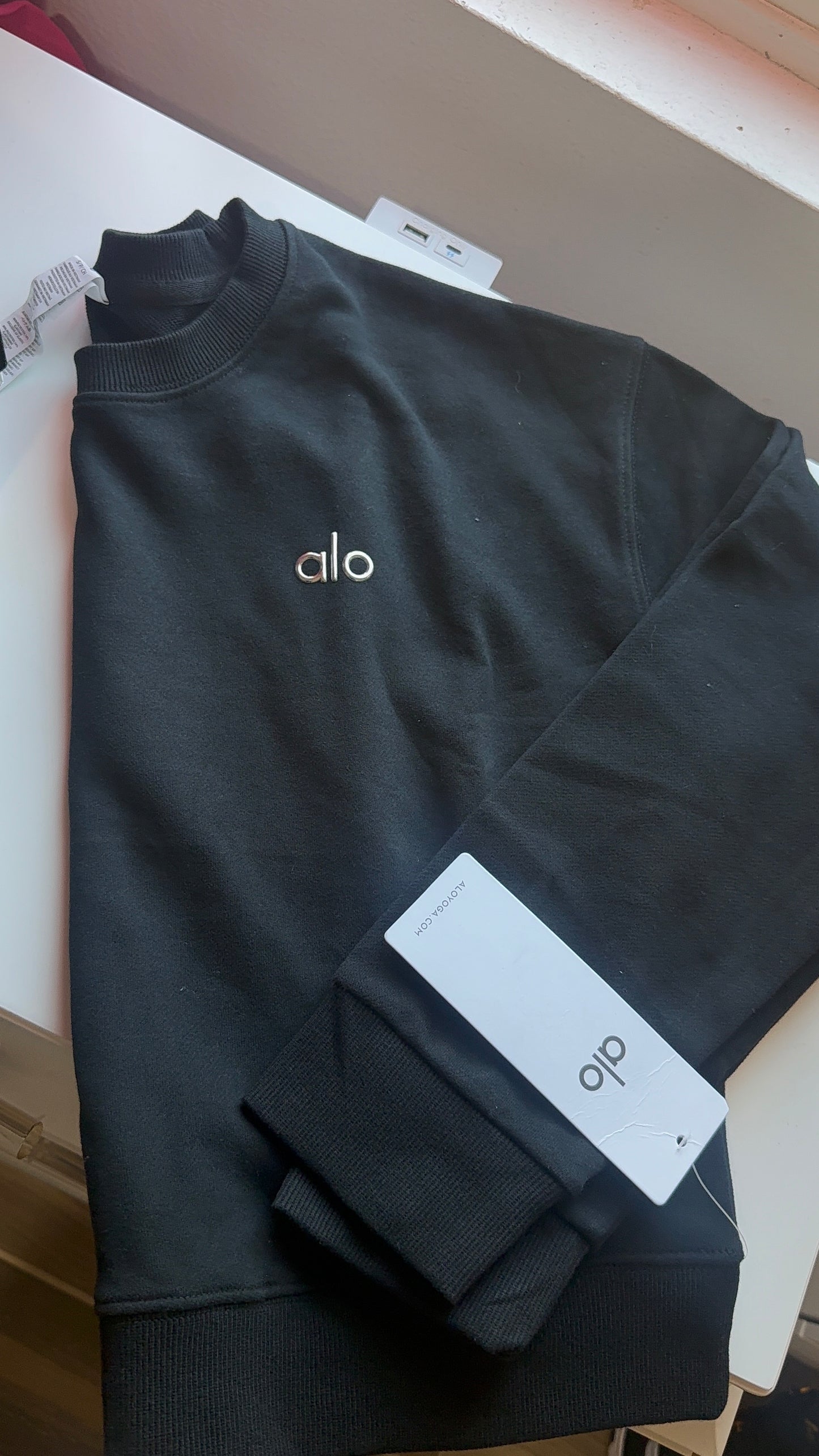 Black crew neck- cropped style