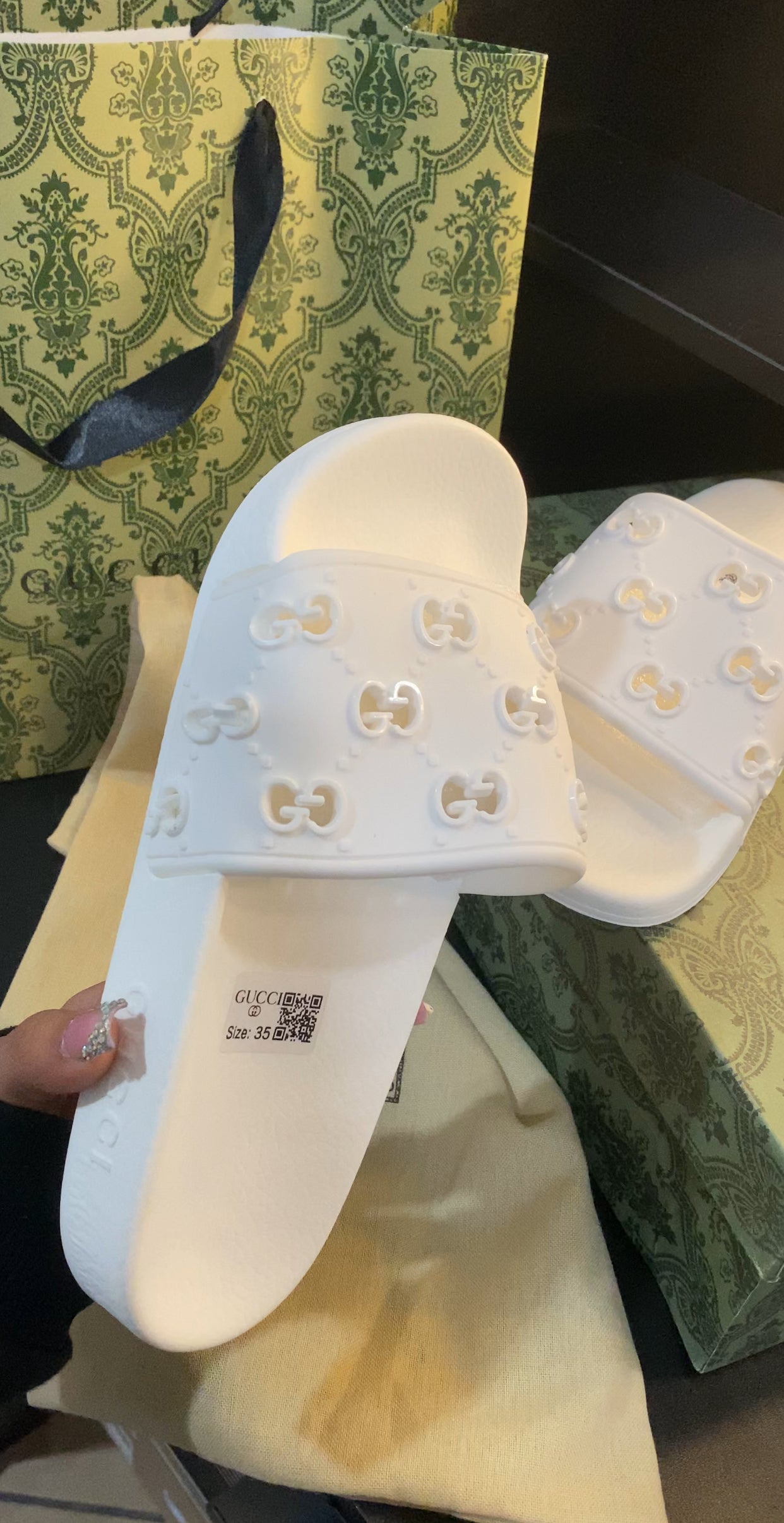 Unisex white slides ( no box )