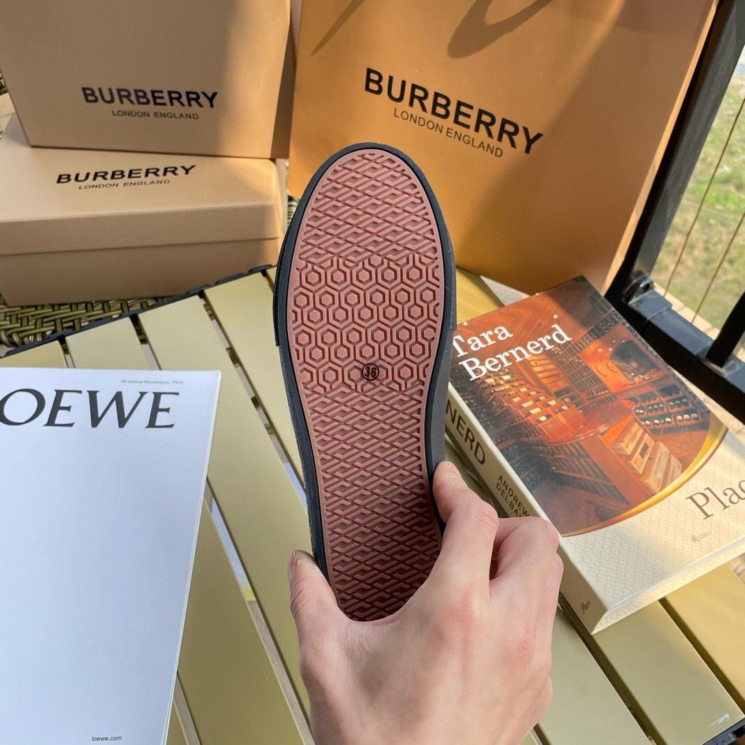 Black berry shoes with box