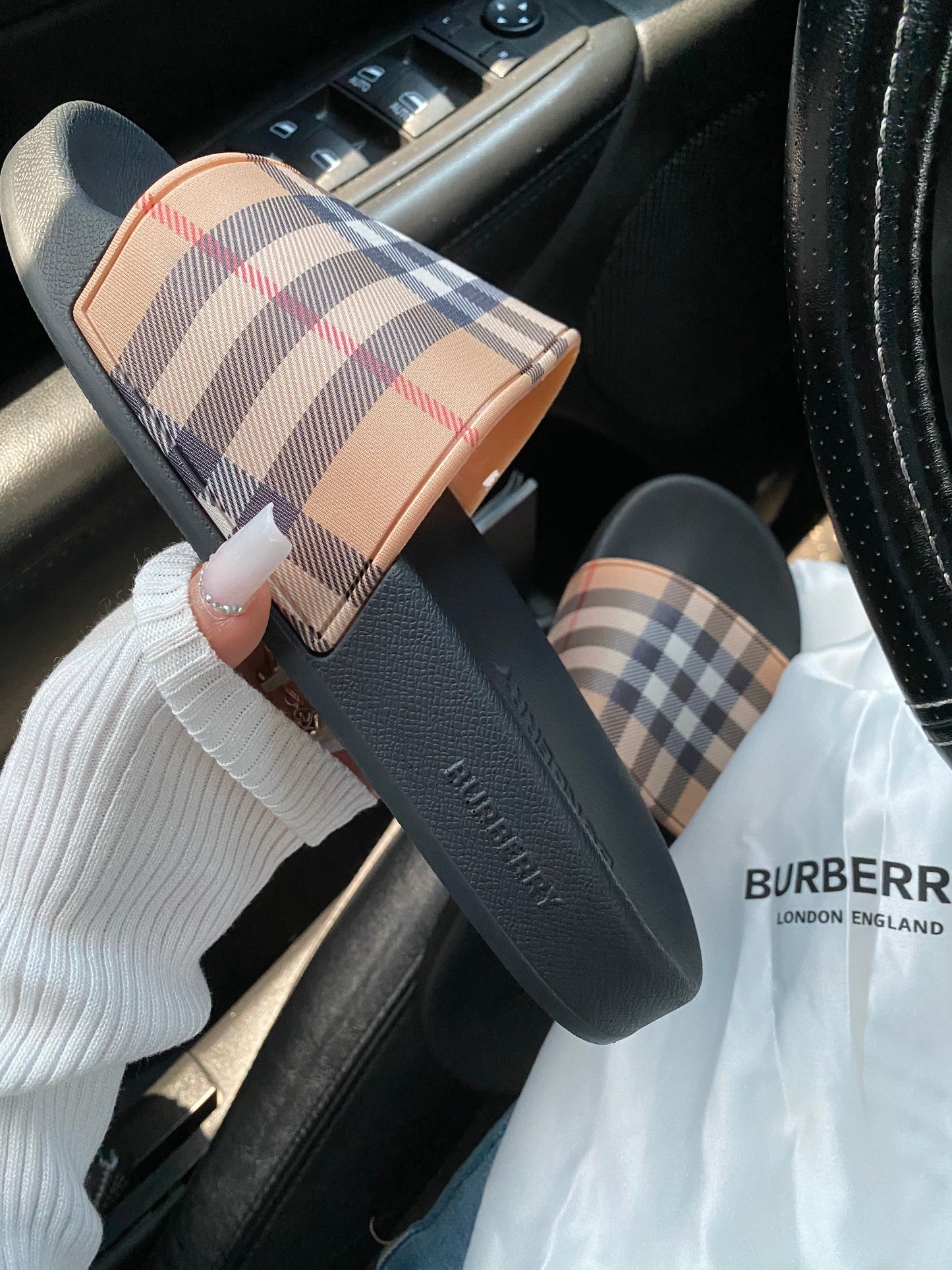 Unisex berry Slides (no box/no dust bag)