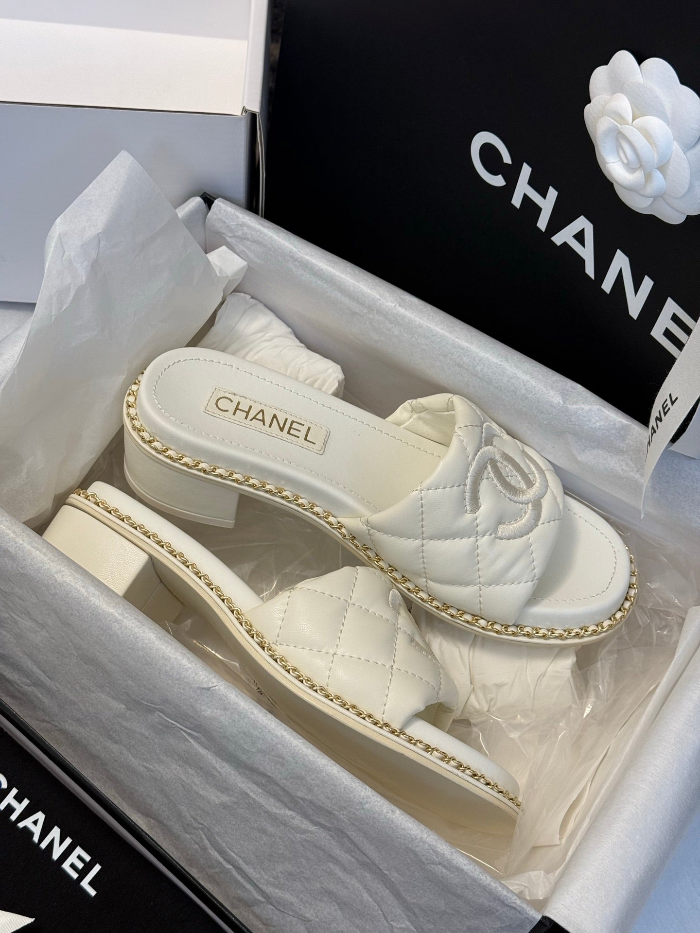 Pearl white Sandal slippers with box