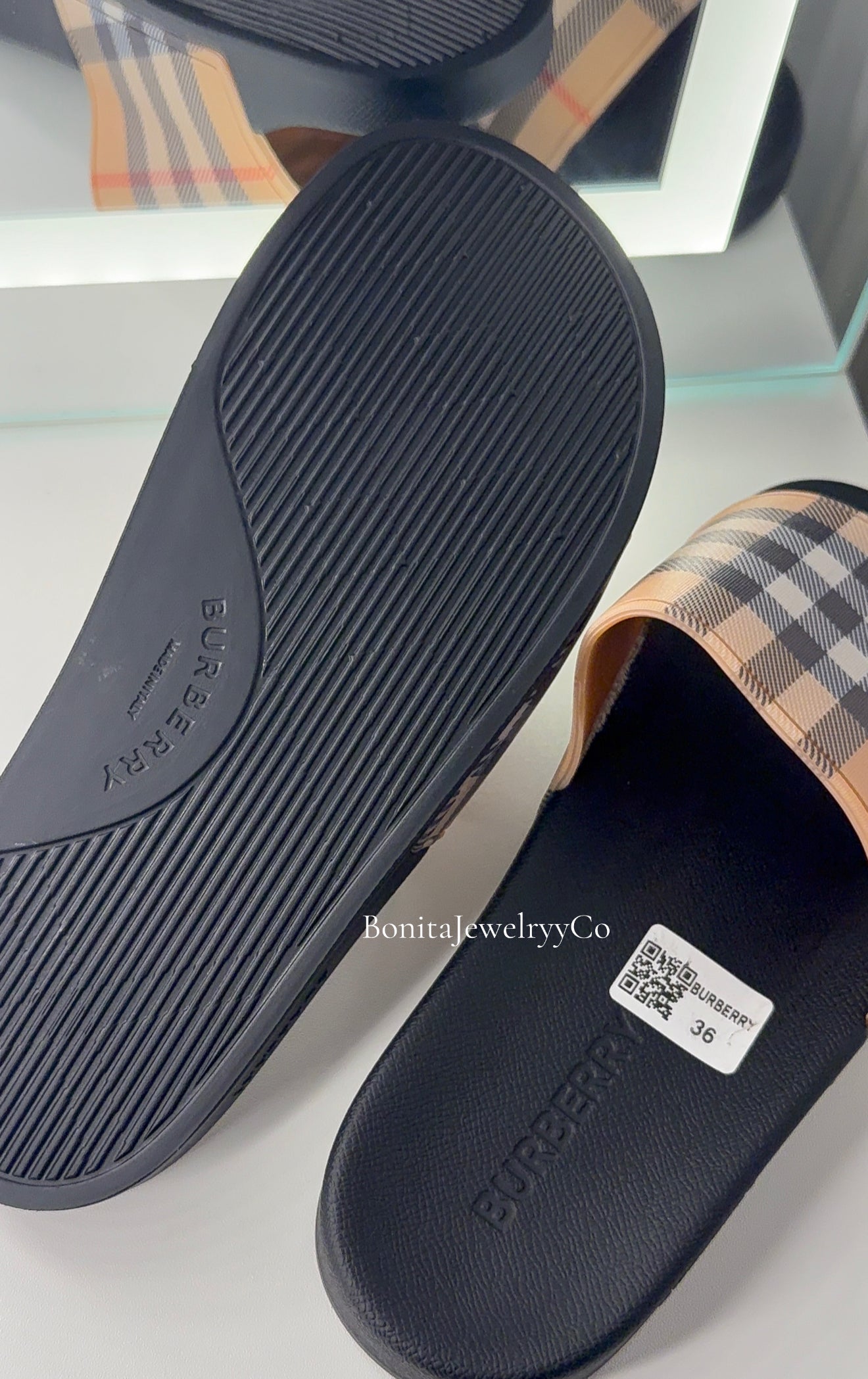 Unisex berry Slides (no box/no dust bag)