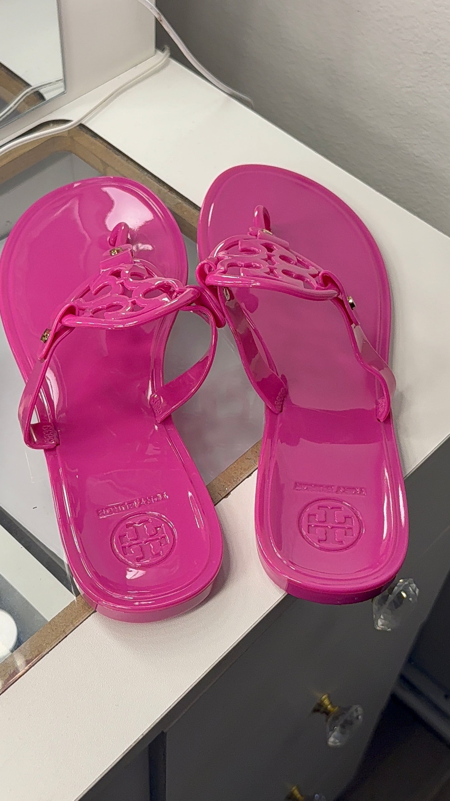 Plain hot pink TB slides ( No Box )