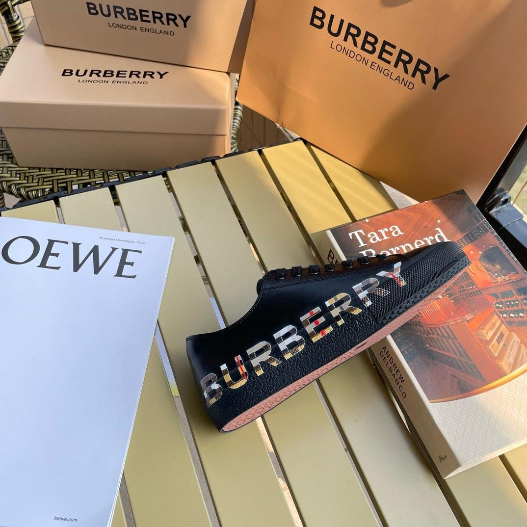 Black berry shoes with box