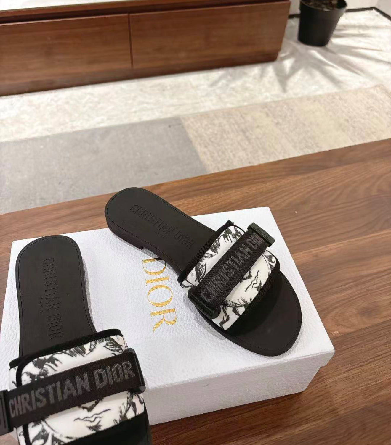 Woman’s slides with box