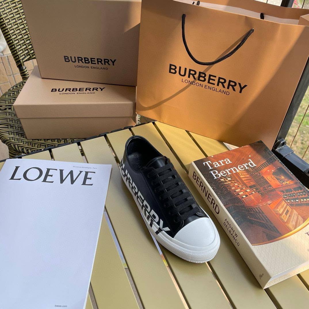 Black berry shoes with box