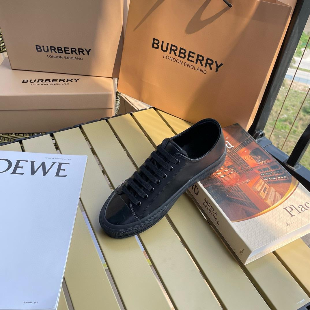 Black berry shoes with box