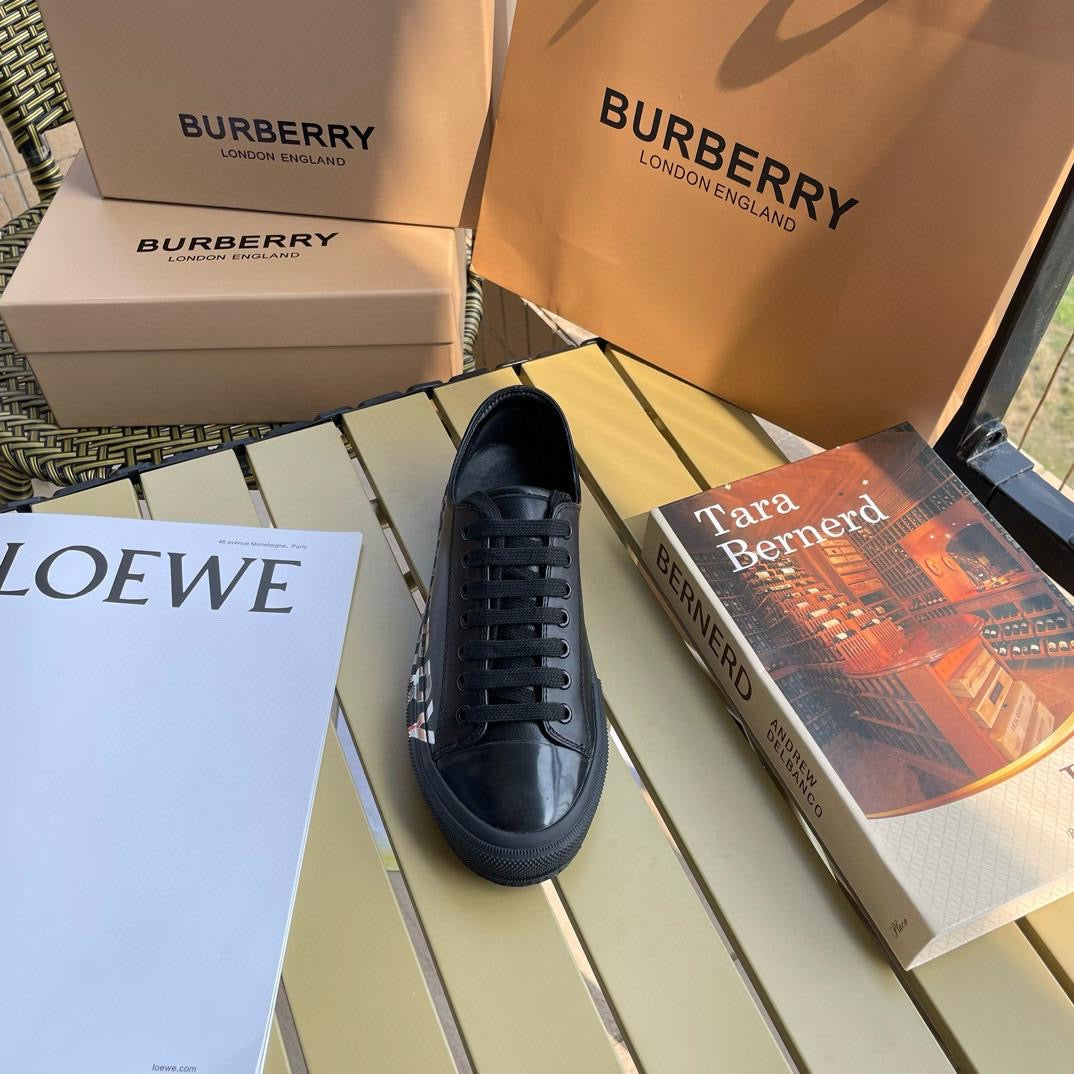 Black berry shoes with box