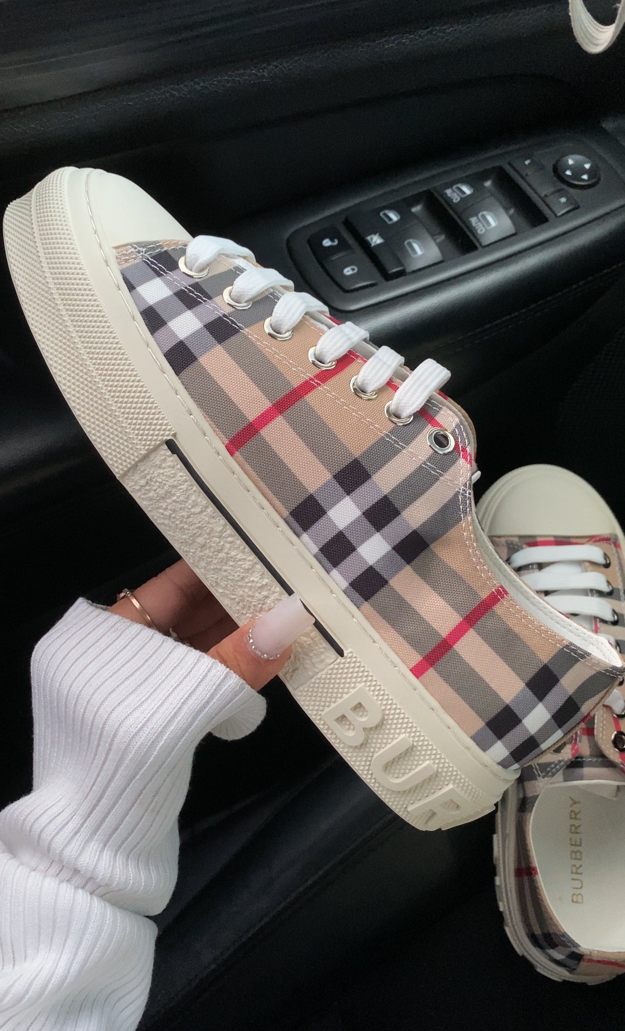 Men & woman Berry shoes ( no box )