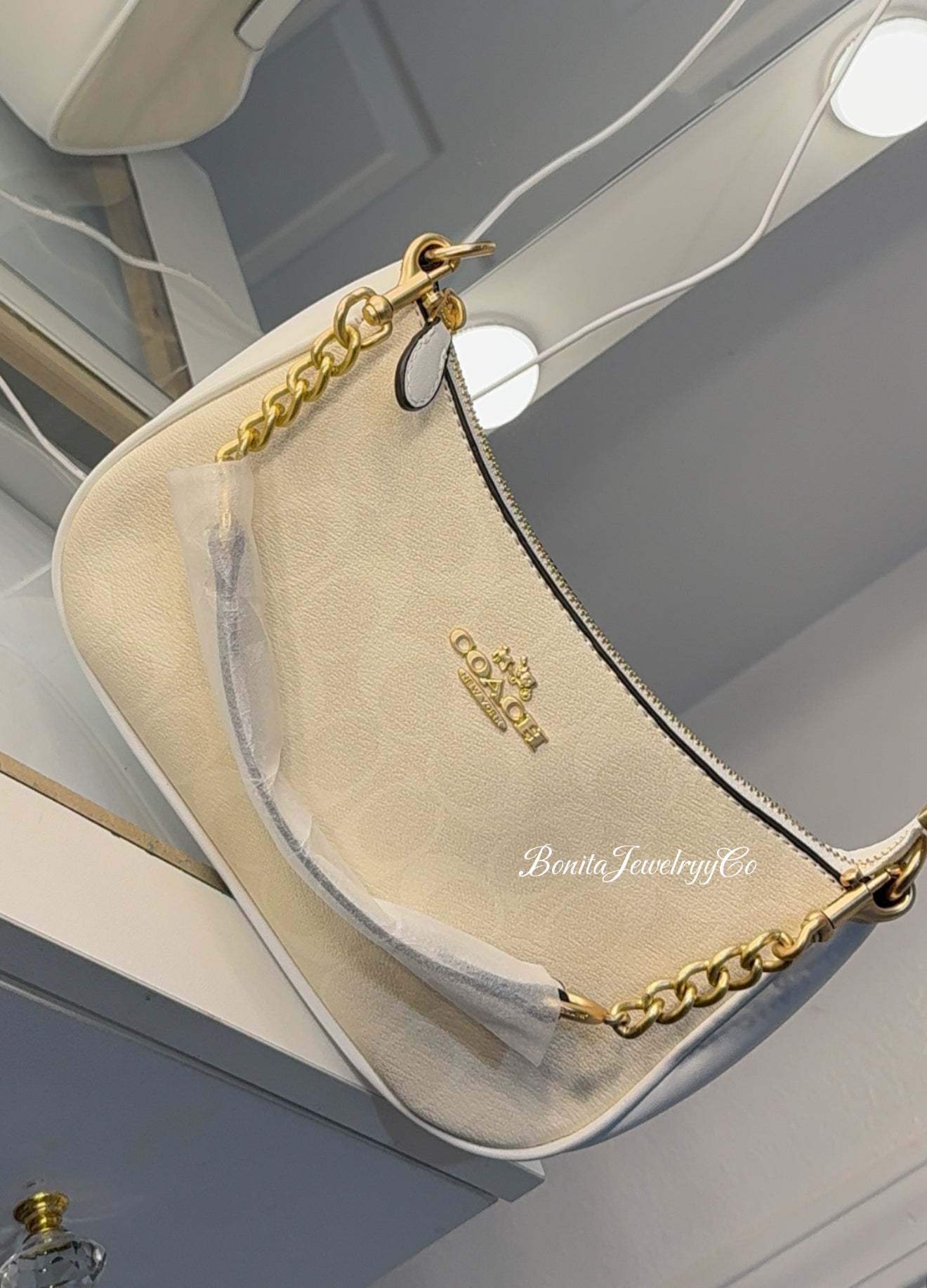 🤍White purse with cross body strap