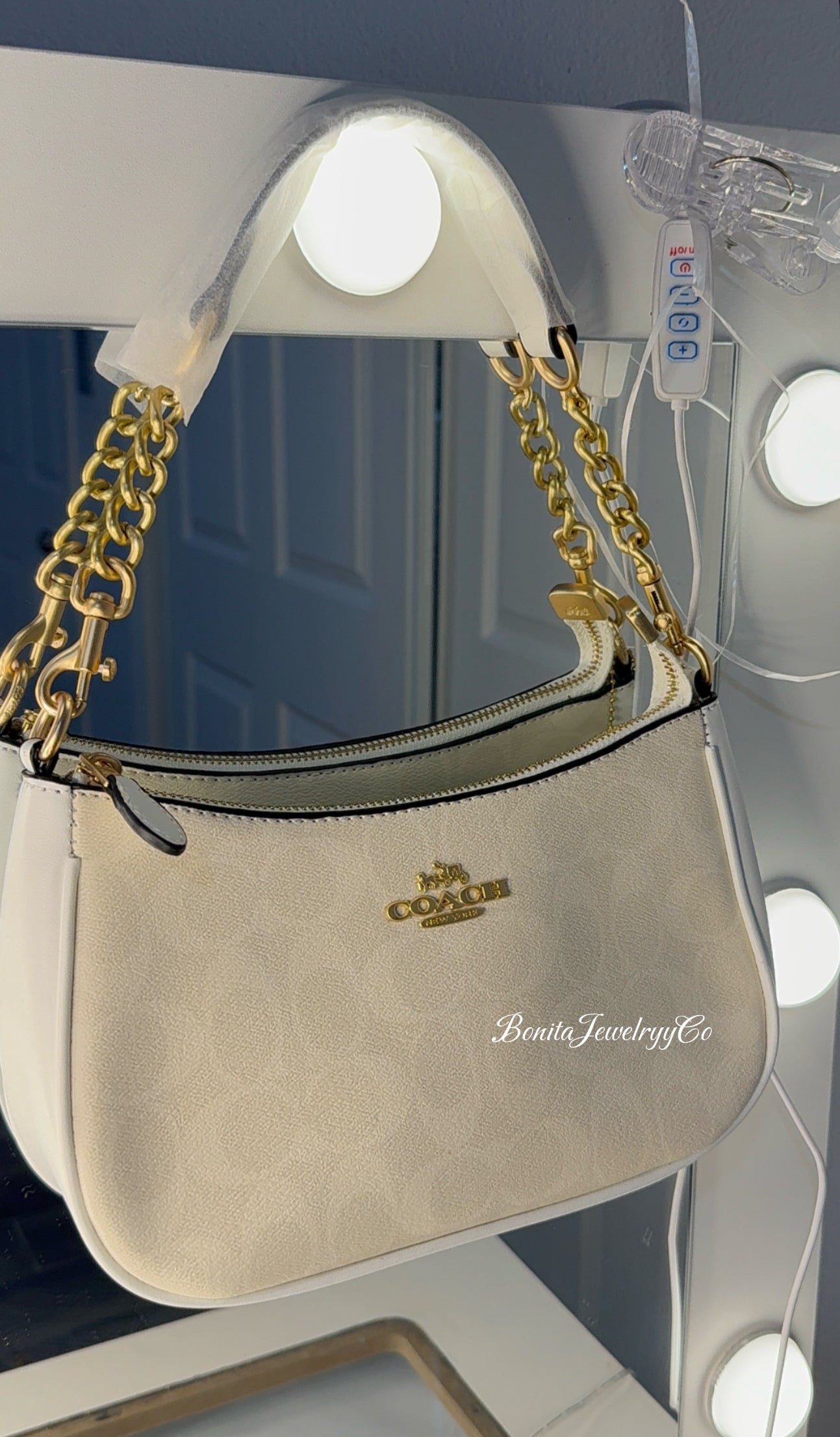 🤍White purse with cross body strap