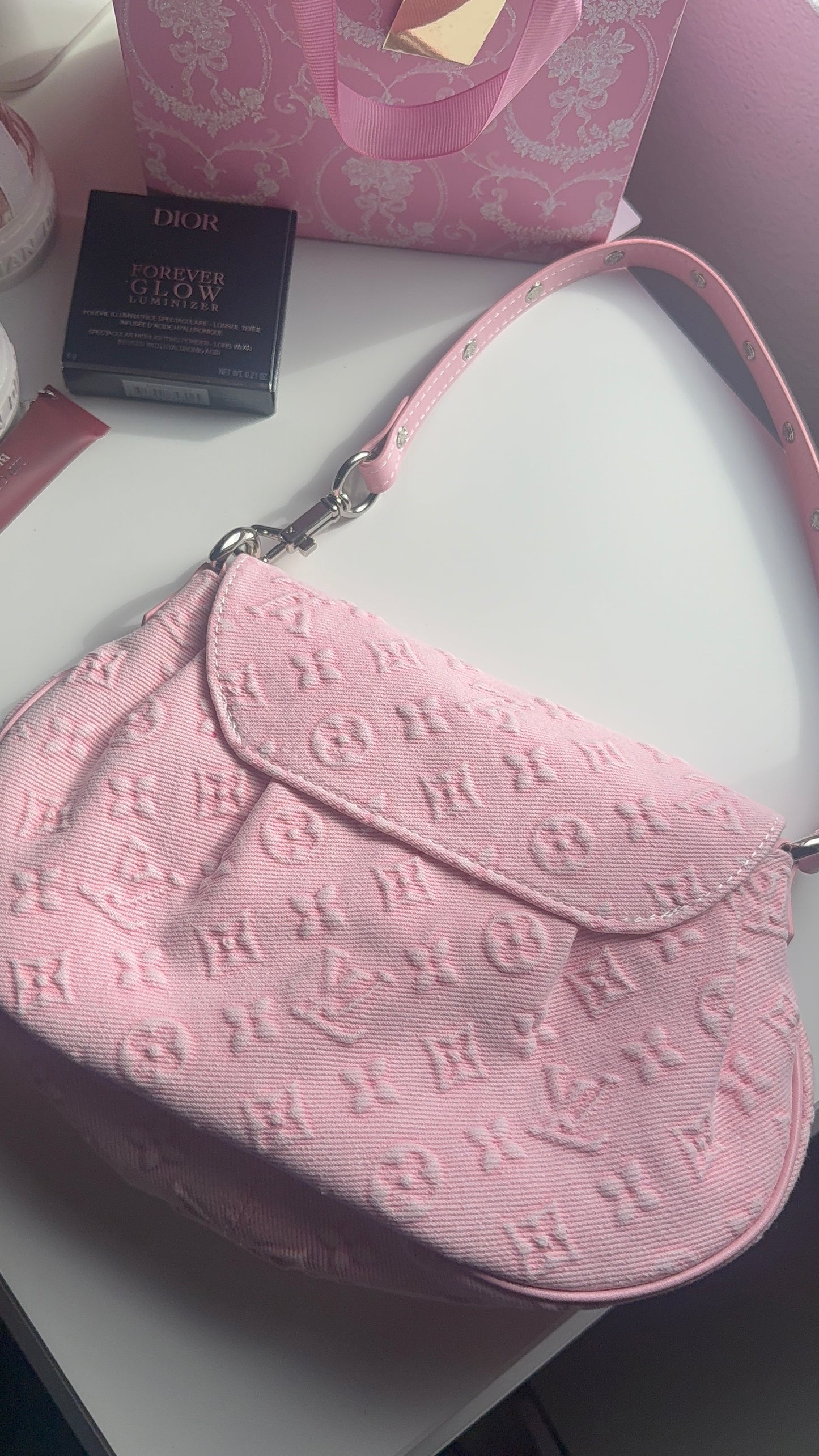 Pretty pink purse with pink straps