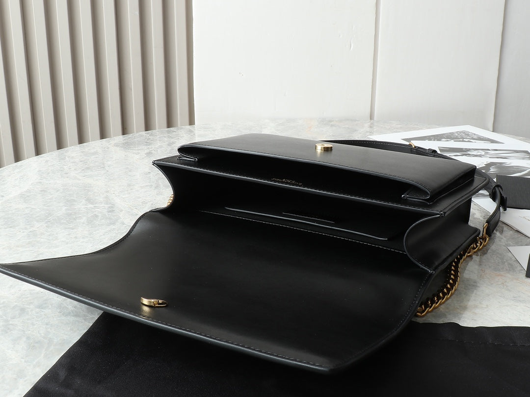 Black elegant purse