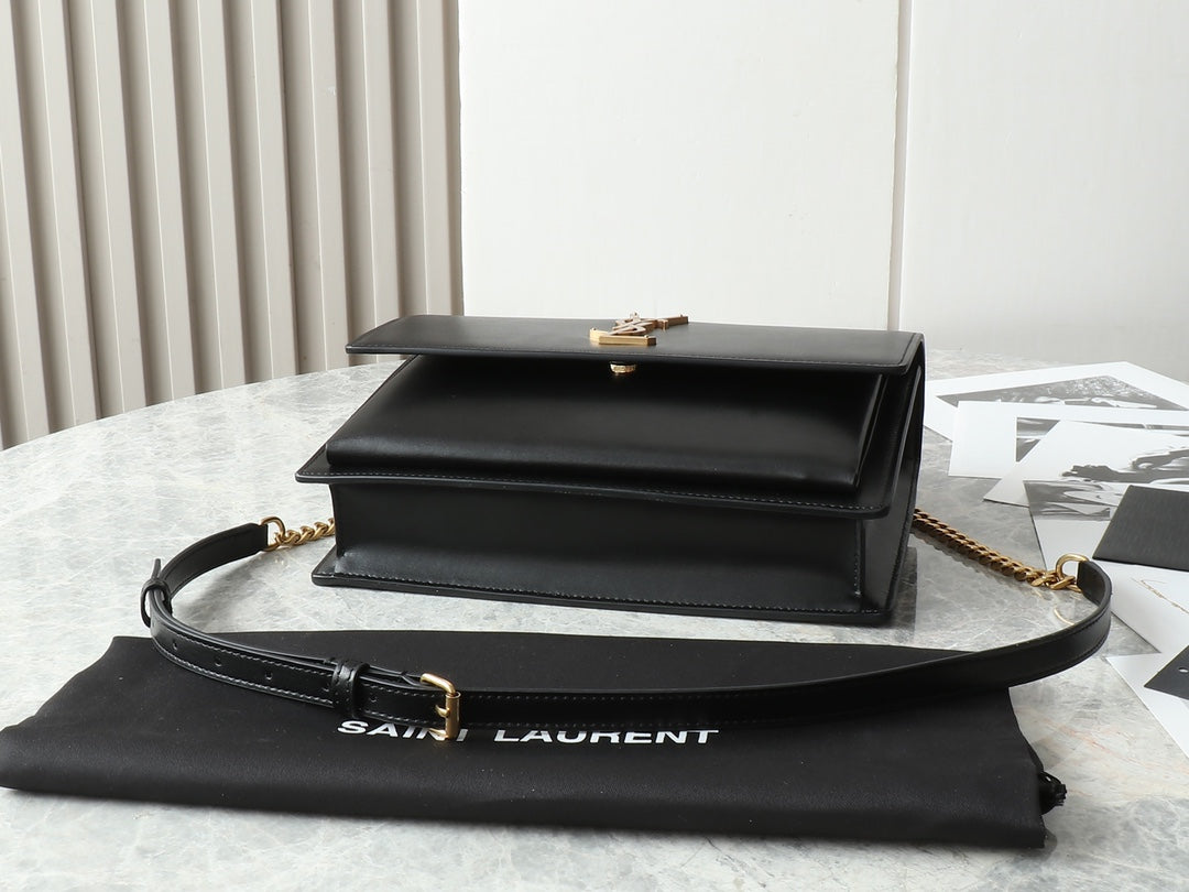 Black elegant purse