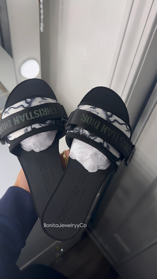 Woman’s slides with box