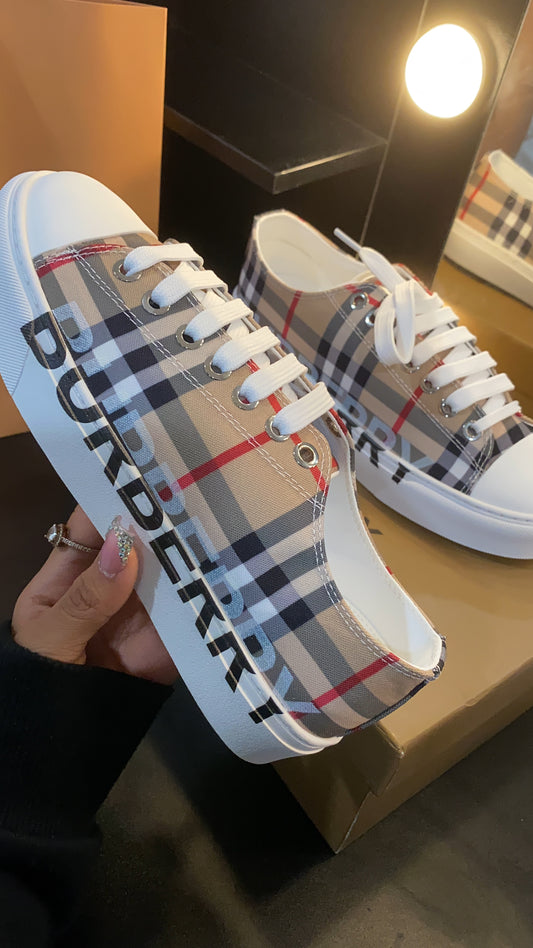 Berry shoes for woman