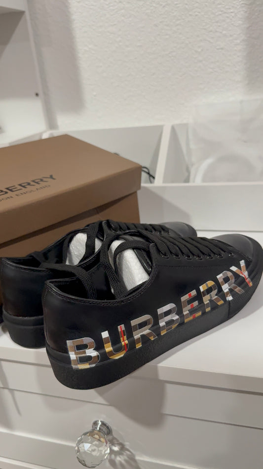 Black berry shoes with box