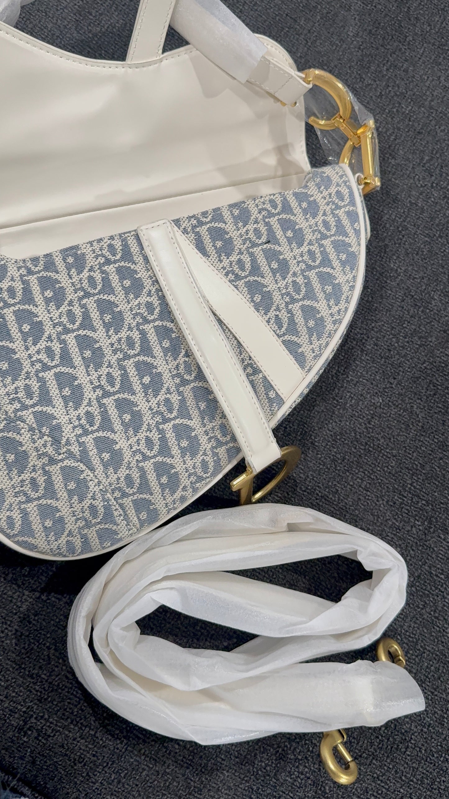 High quality Dr saddle purse - no box