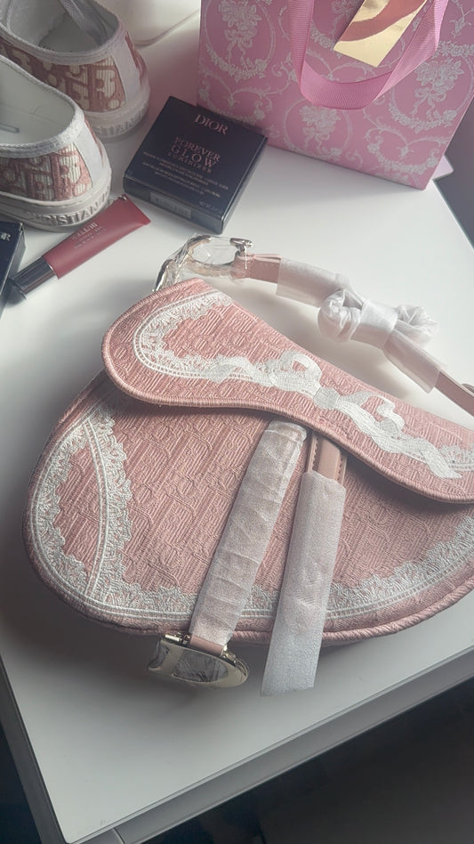 🎀Vintage pink saddle purse