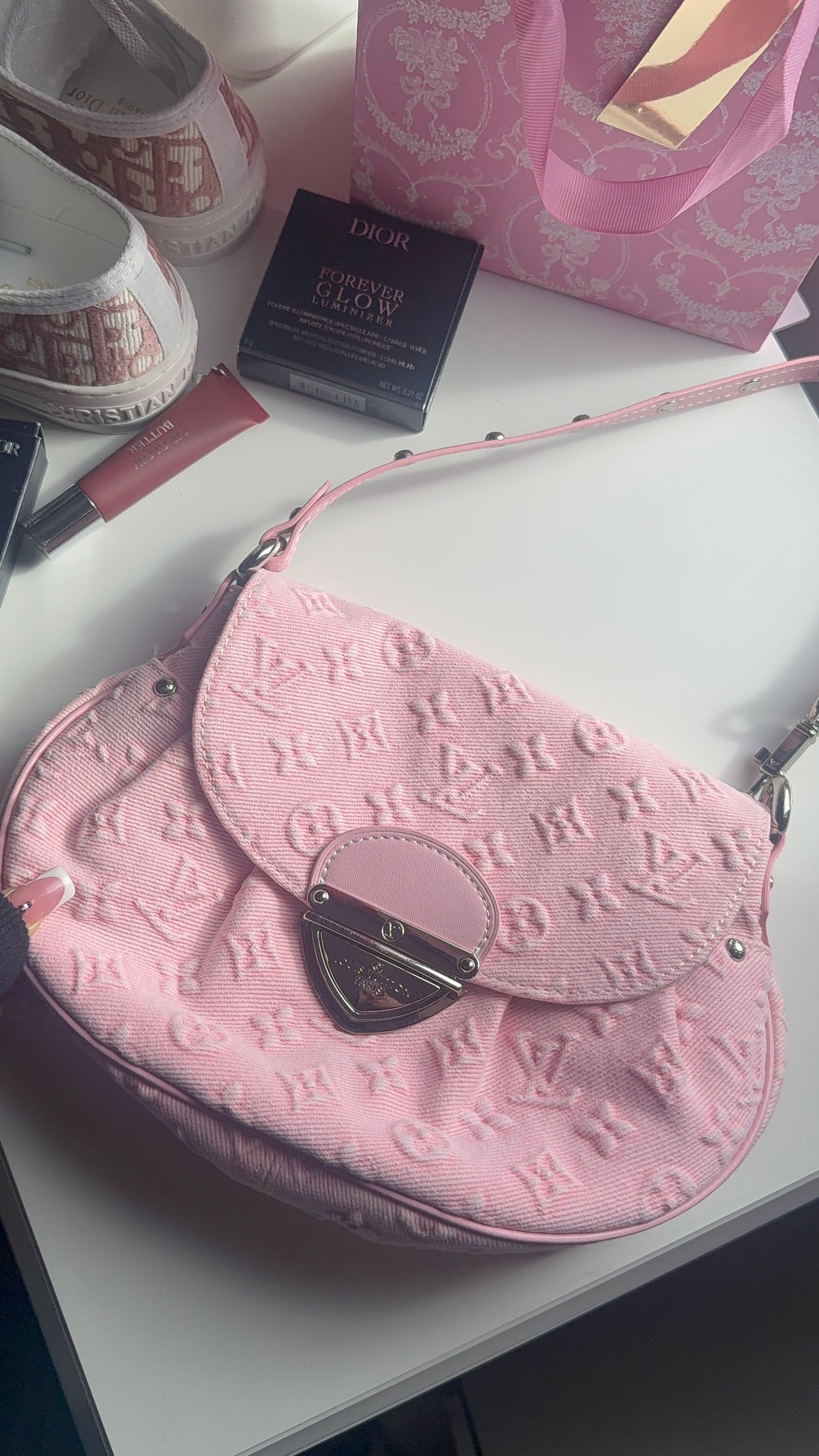 Pretty pink purse with pink straps
