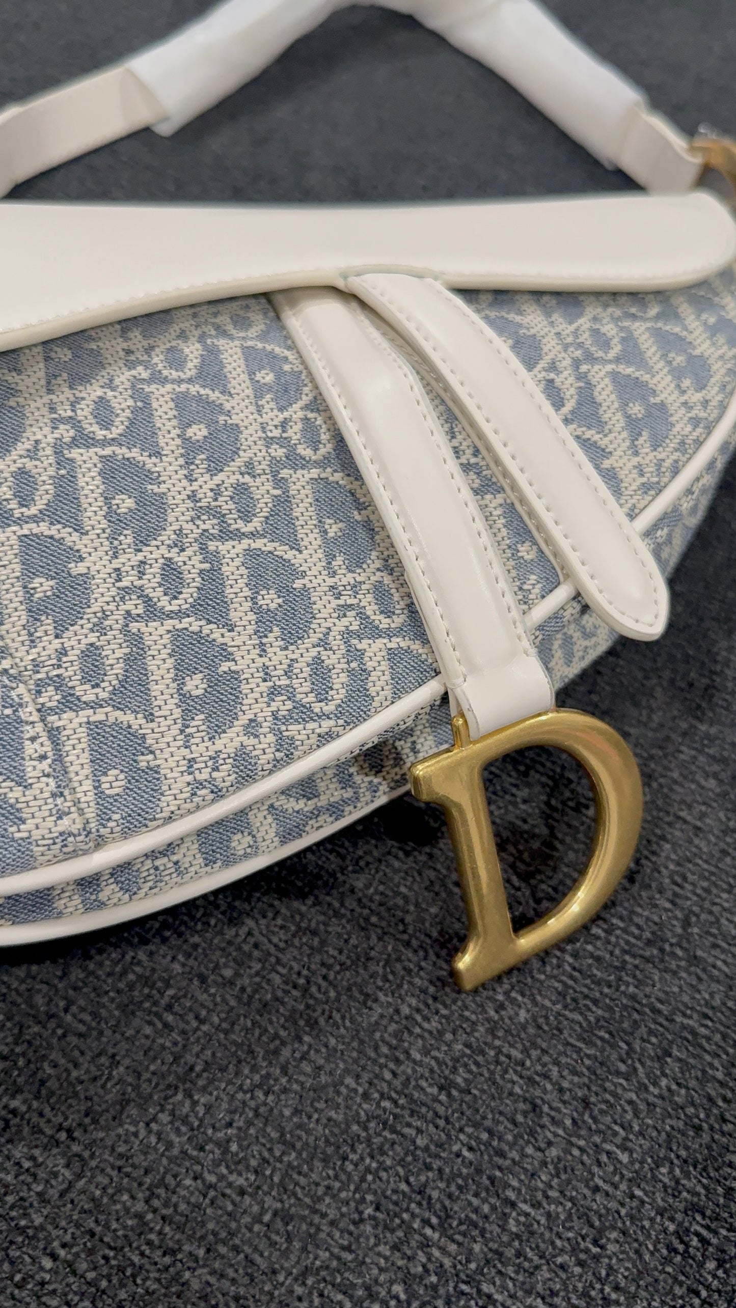 High quality Dr saddle purse - no box
