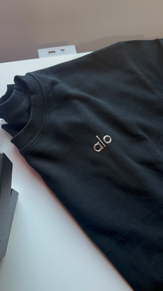Black crew neck- cropped style