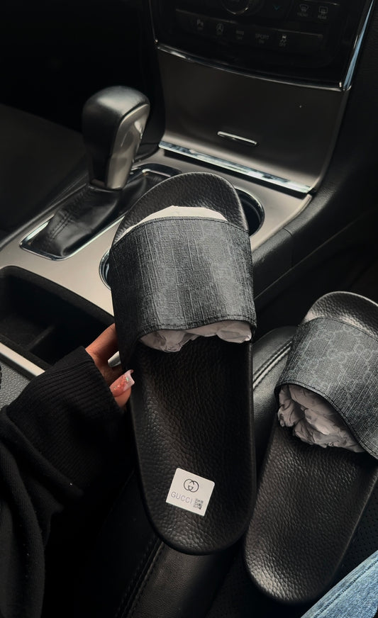 Unisex simple black slides