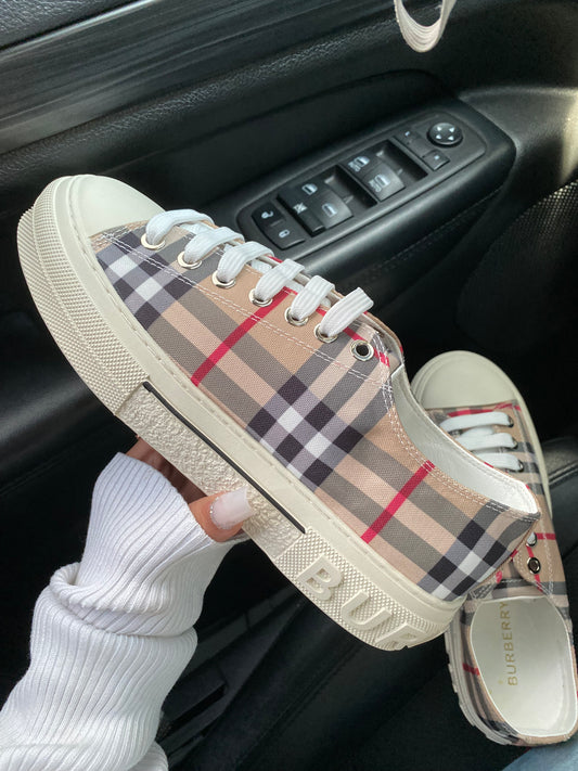 Men & woman Berry shoes ( no box )
